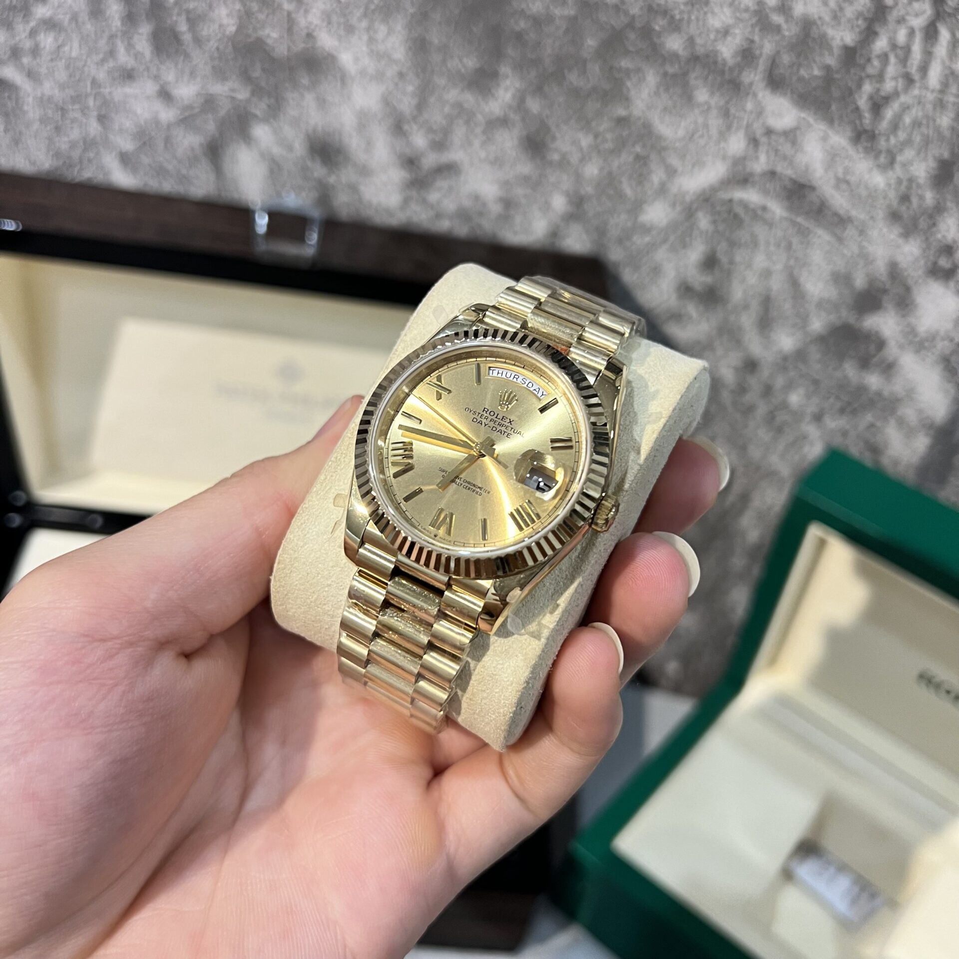Rolex Day-Date 228238 Replica Watch Yellow Champagne Dial Refined 166 gr GM V2 40mm - Elite Watch Atelier