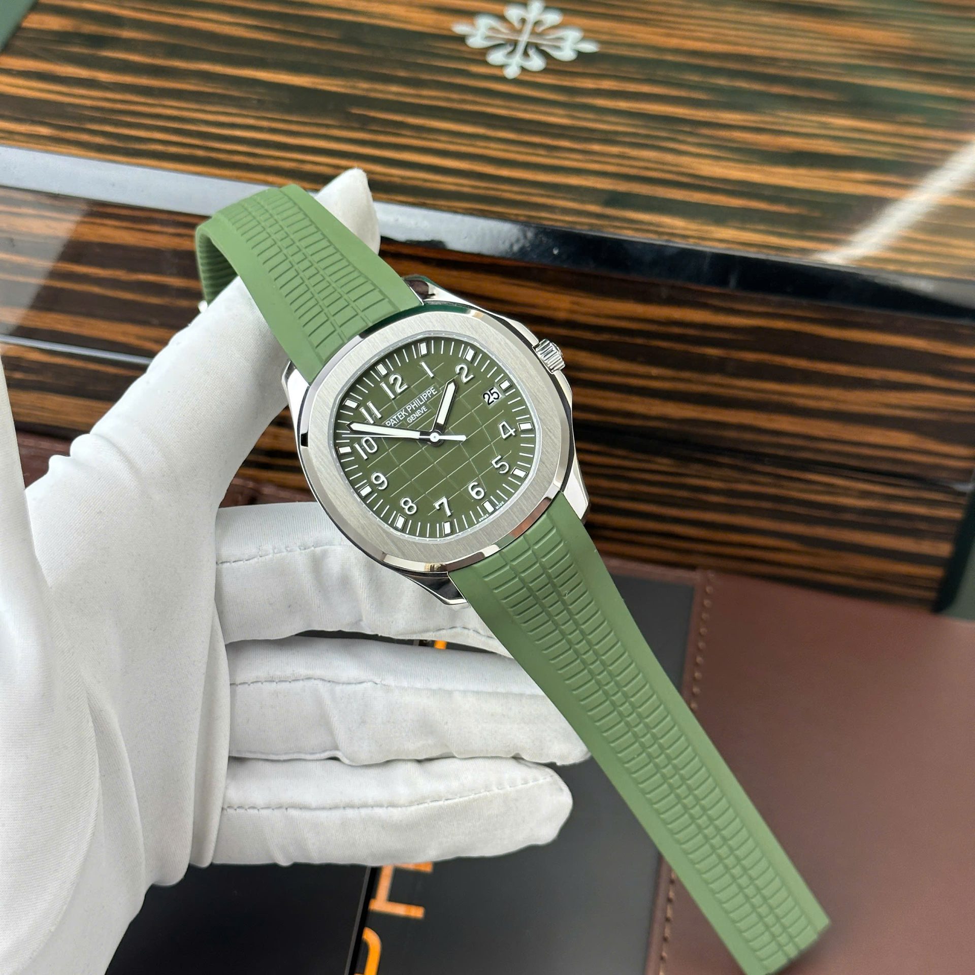 Patek Philippe Aquanaut 5168G Best Replica Watch Custom Like Auth 42.2mm - Elite Watch Atelier