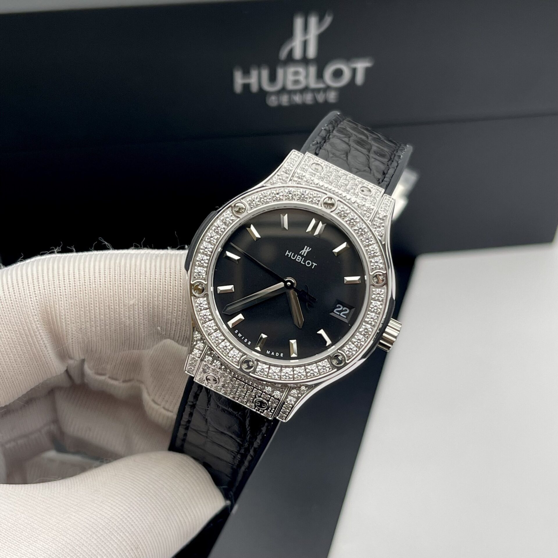 Hublot Classic Fusion Replica Watches Womens Black Dial HB Factory 33mm - Elite Watch Atelier