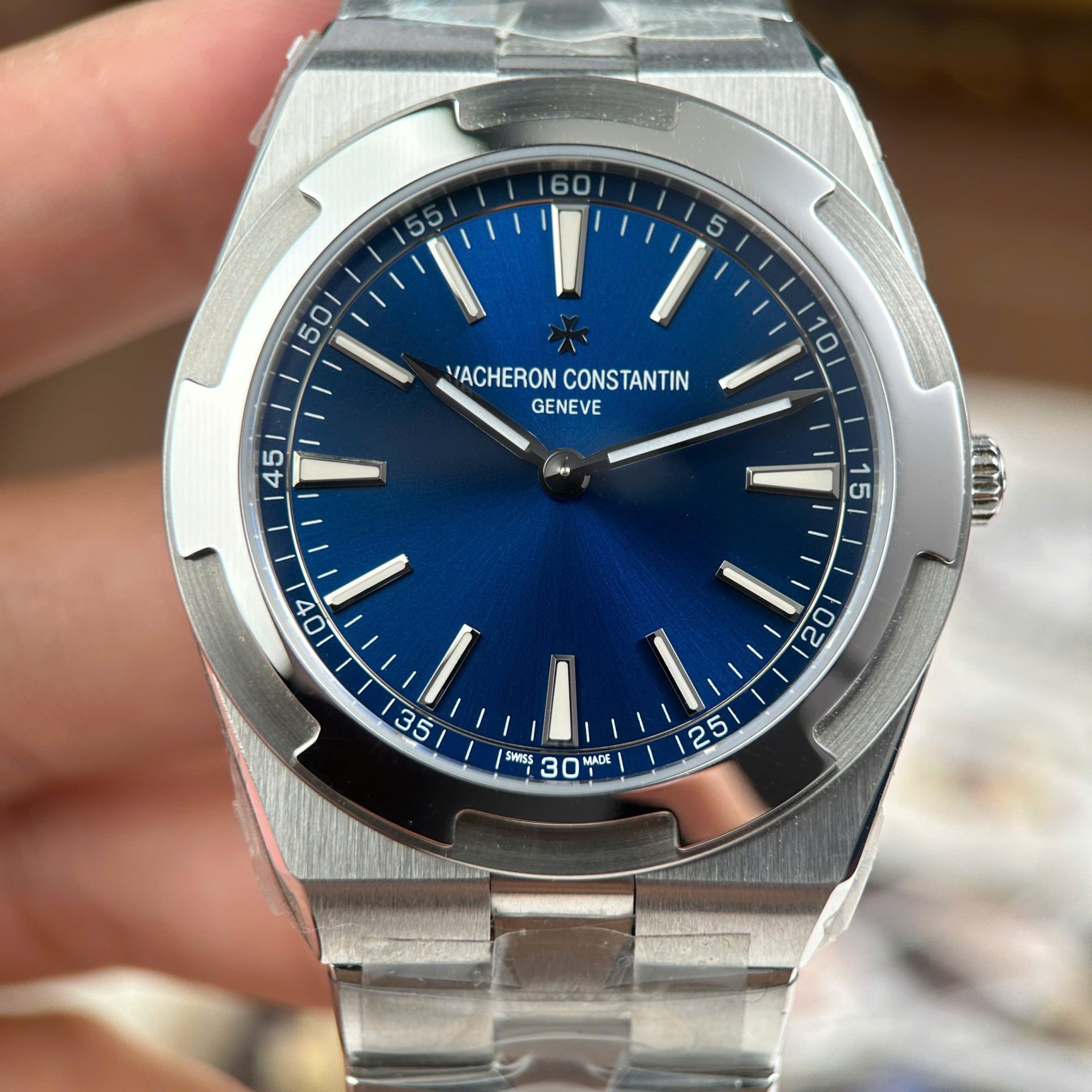 Vacheron Constantin Overseas Ultra-Thin 2000V Luxury Fake Watches Blue Dial Metal Wire 8F Factory 40mm - Top club