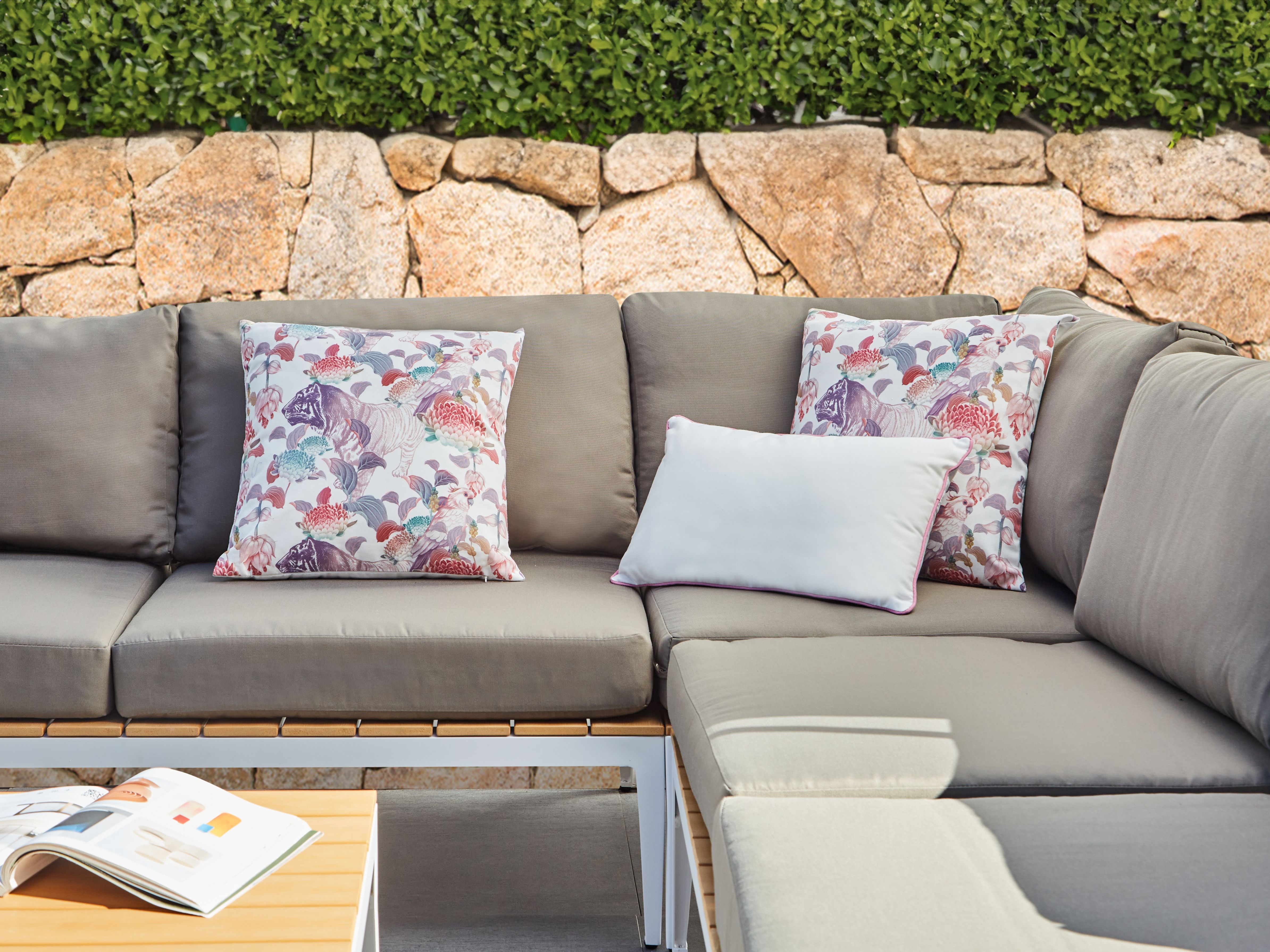 Set of 3 Outdoor Cushions VIVID Floral Pattern Multicolour