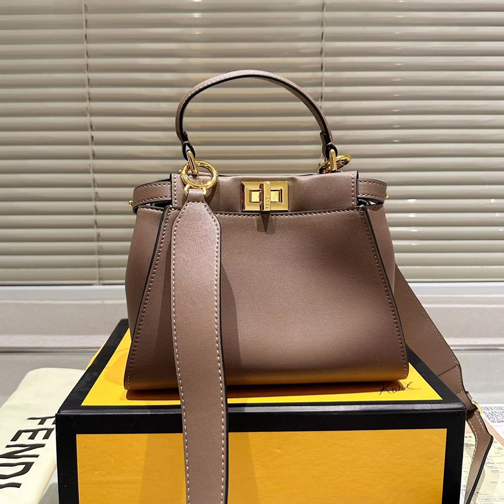 FENDI Peekaboo ISeeU Bag Medium(Replica) - Replicaclubs
