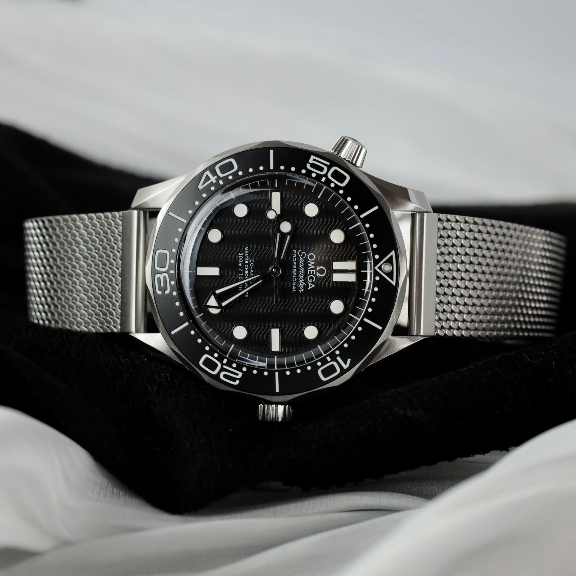 Omega Seamaster Diver 300M Co-Axial Master Chronometer Best Replicas VS Factory 42mm - Elite Watch Atelier