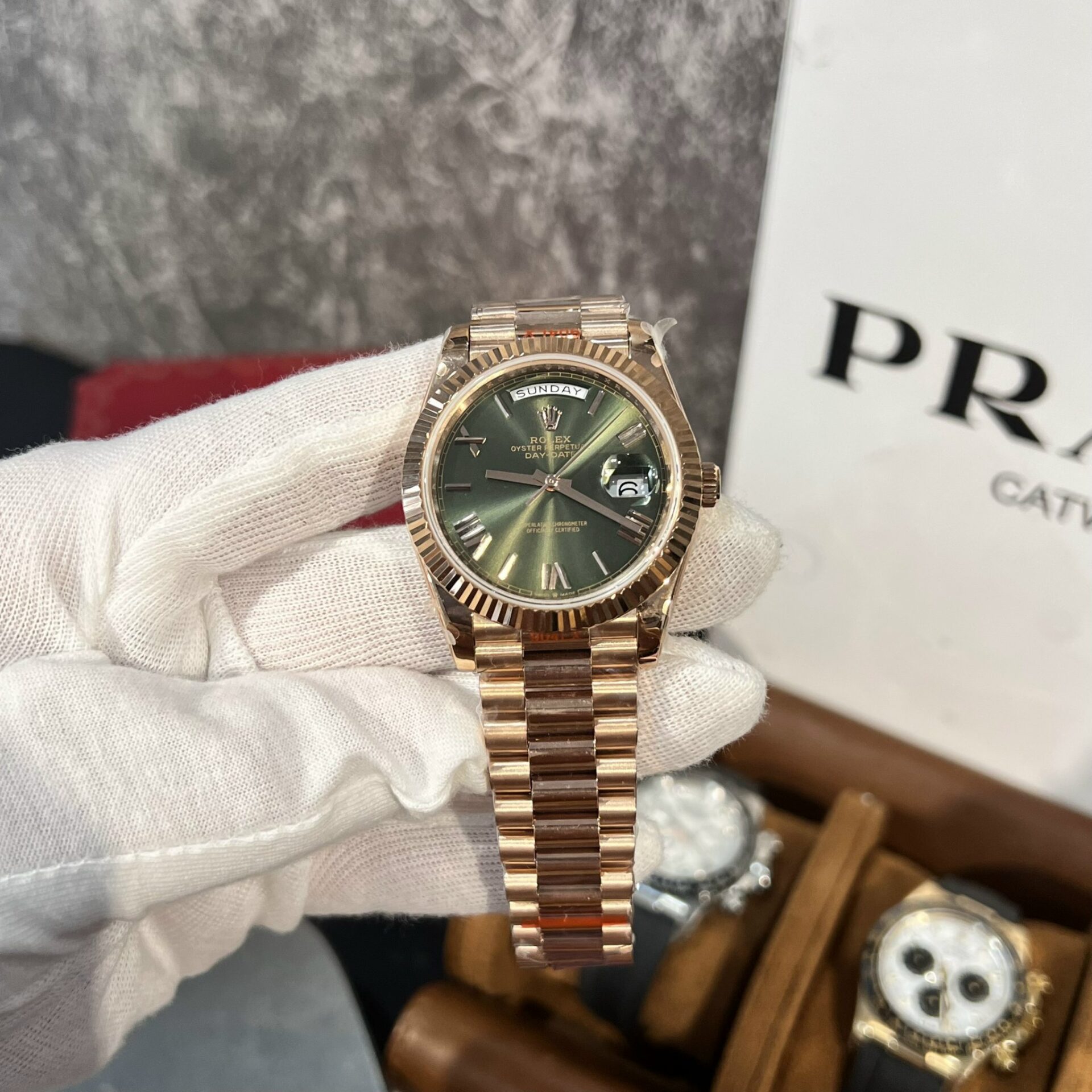 Rolex Replica 1:1 Watch Day-Date 228235 Green Dial Rose Gold Plated GM Factory V2 40mm - Elite Watch Atelier