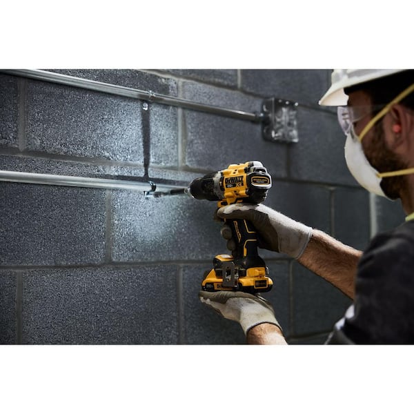 20V MAX XR Hammer Drill and ATOMIC Impact Driver 2 Tool Combo Kit with (2) 4.0Ah Batteries, Charger, and Bag - Image 3