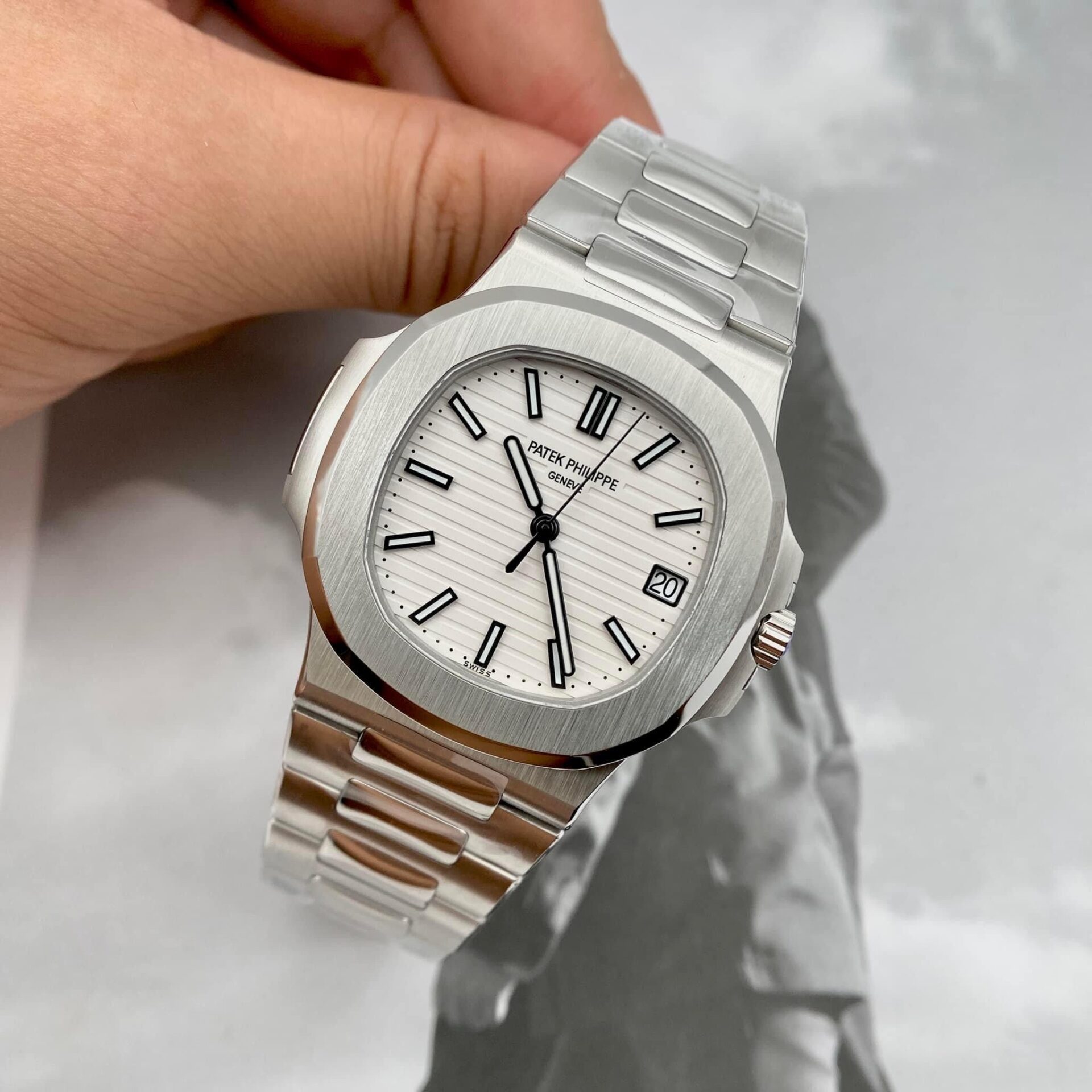 Patek Philippe Nautilus 5711 White Dial Replica Watch 3K Factory 40mm - Top club