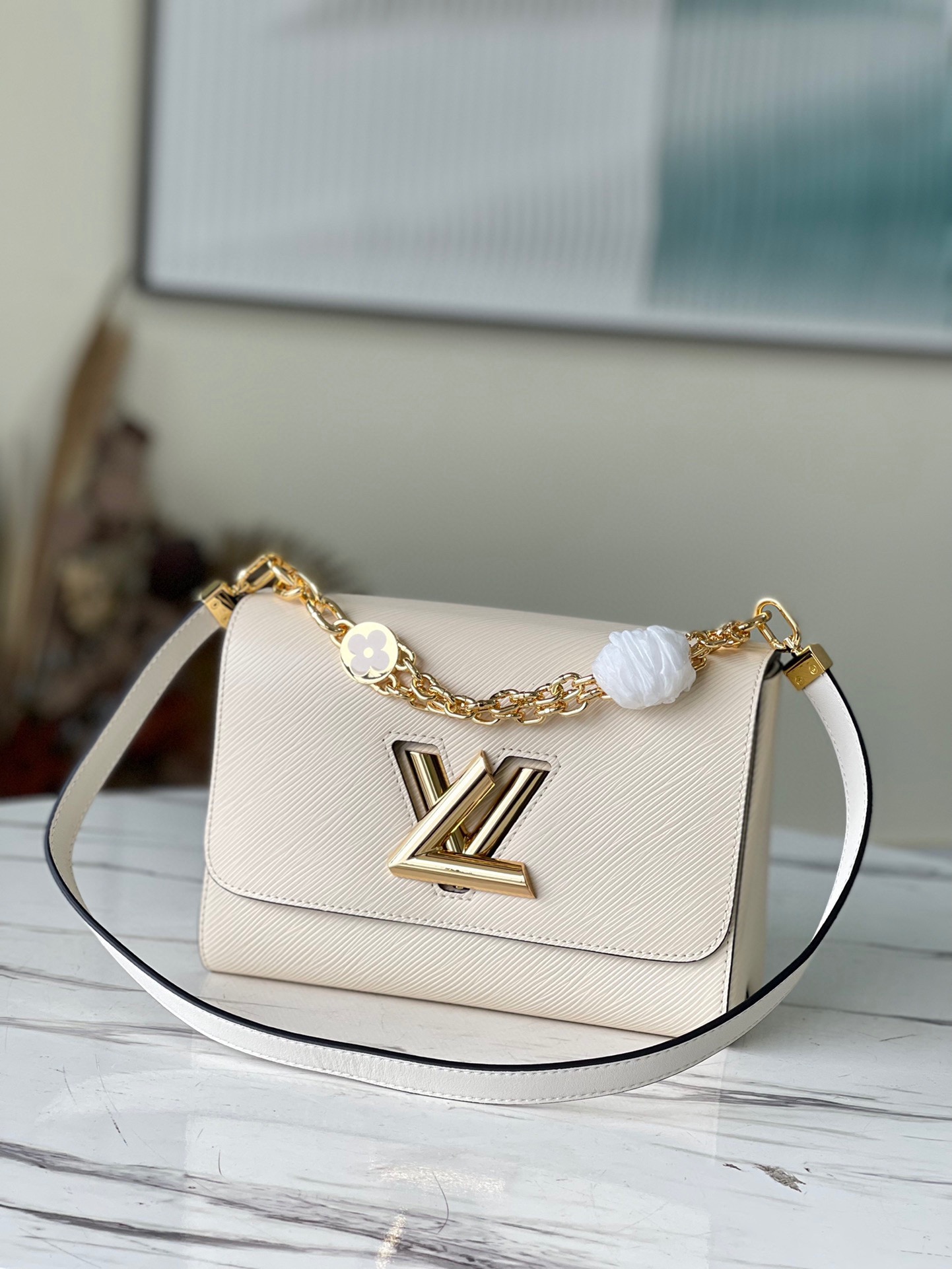 Louis Vuitton Twist MM M594031:1High-quality replica