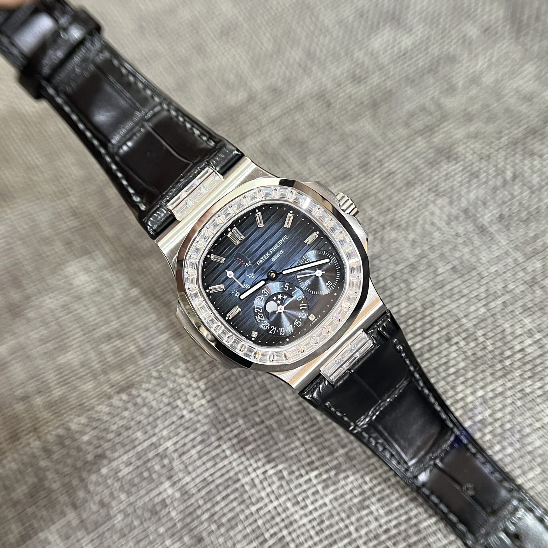 Patek Philippe Nautilus 5724G Replica 1:1 Watch Blue Dial GF Factory 40mm - Top club