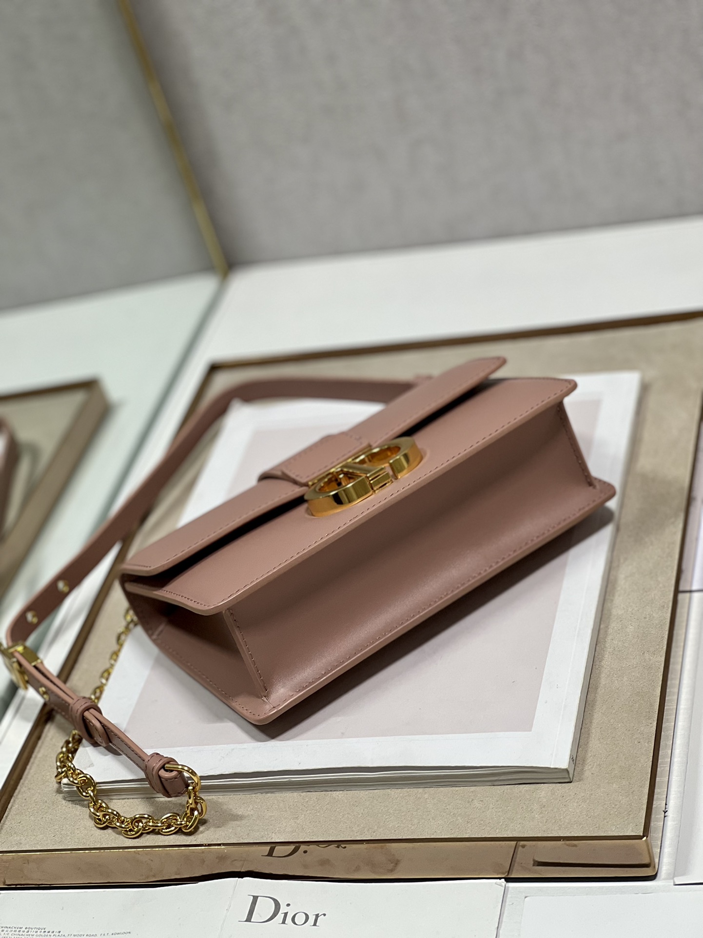 30 Montaigne East West Bag With Chain White/Pink/Black/Brown For Women 8.5in/21.5cm M9334UHEL_M0301:1High-quality replica