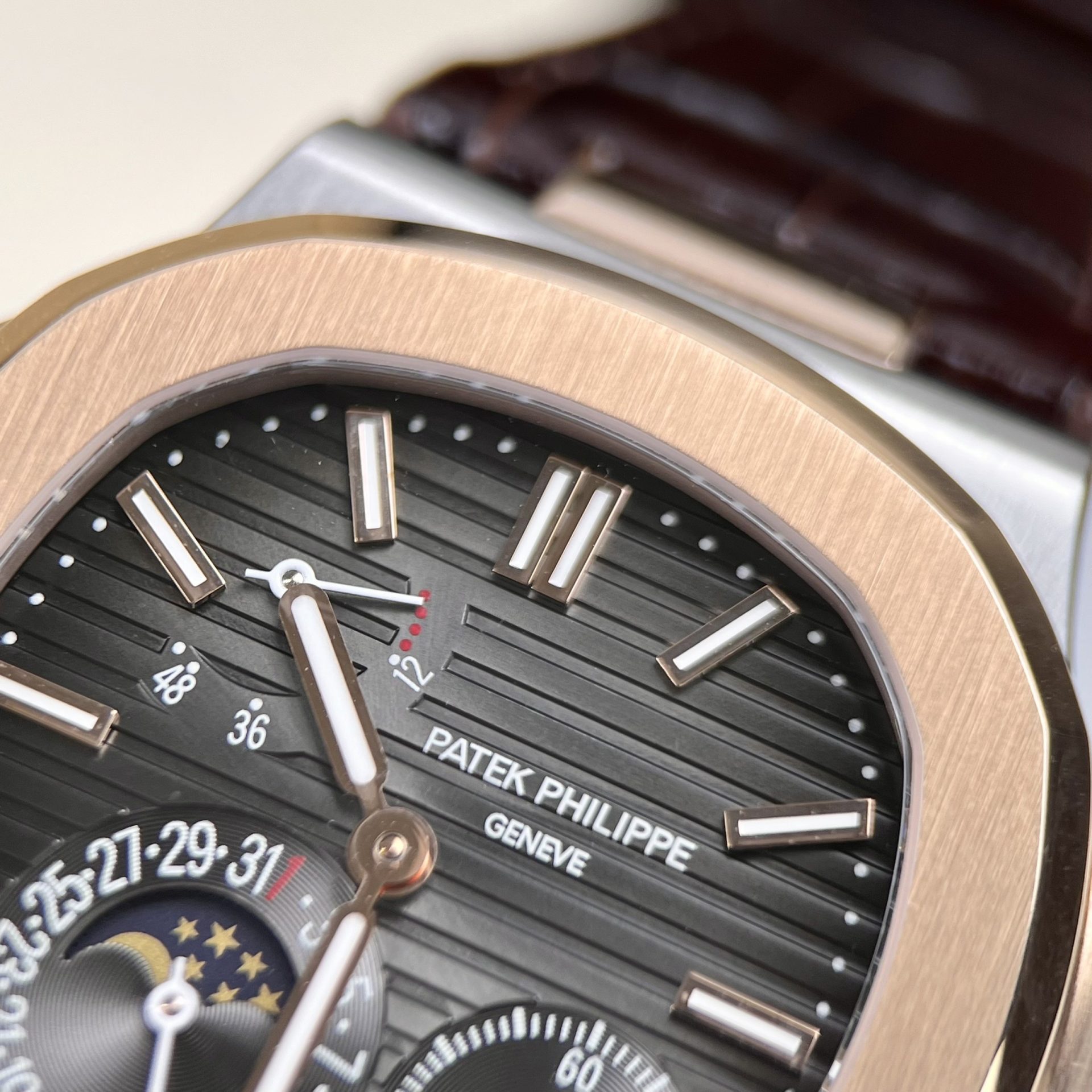 Patek Philippe Replica Watch Nautilus 5712 Demi Rose Gold GR Factory 40mm - Top club