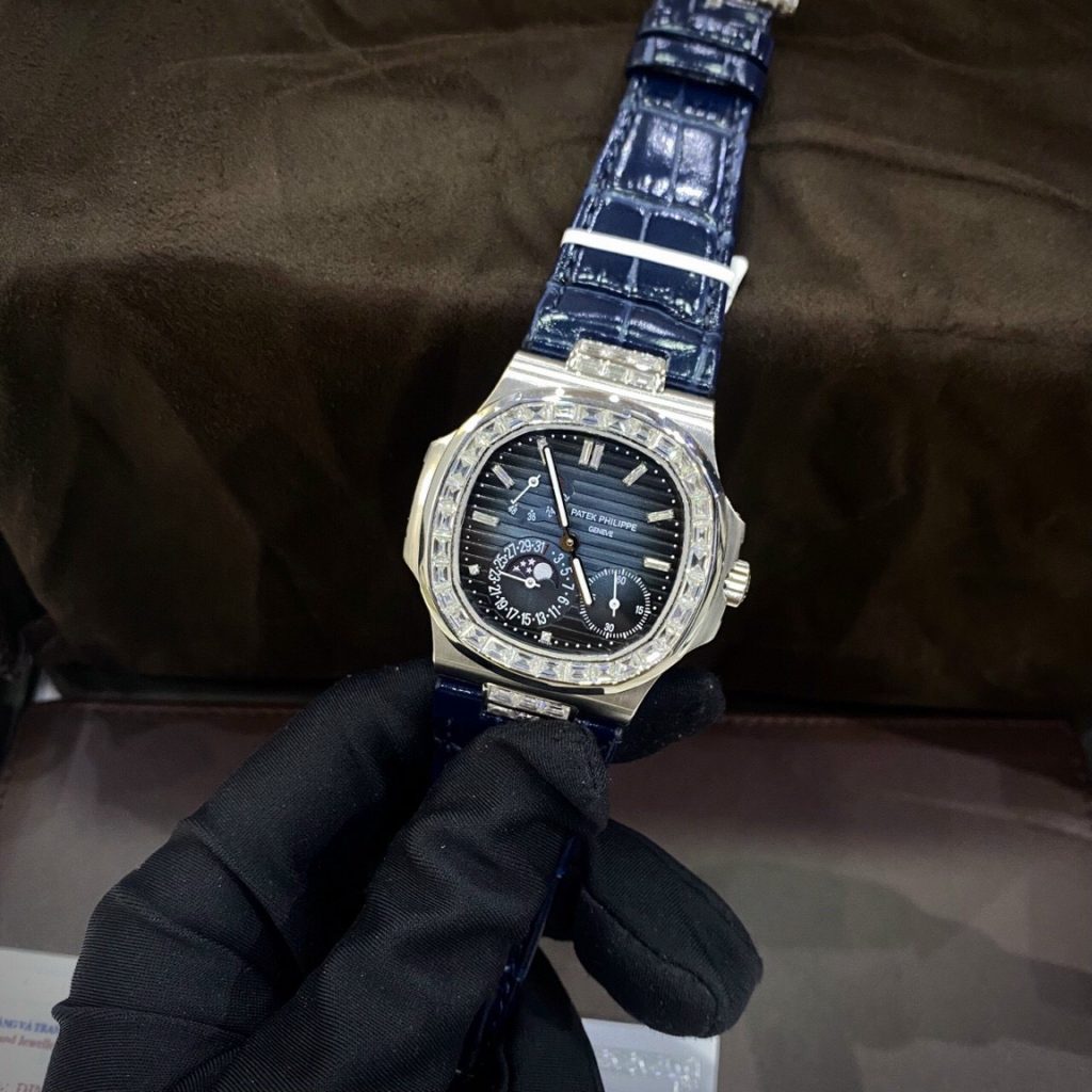 Patek Philippe Rep 11 Watch Nautilus 5724 Moissanite Baguette Blue Dial 40mm - Top club