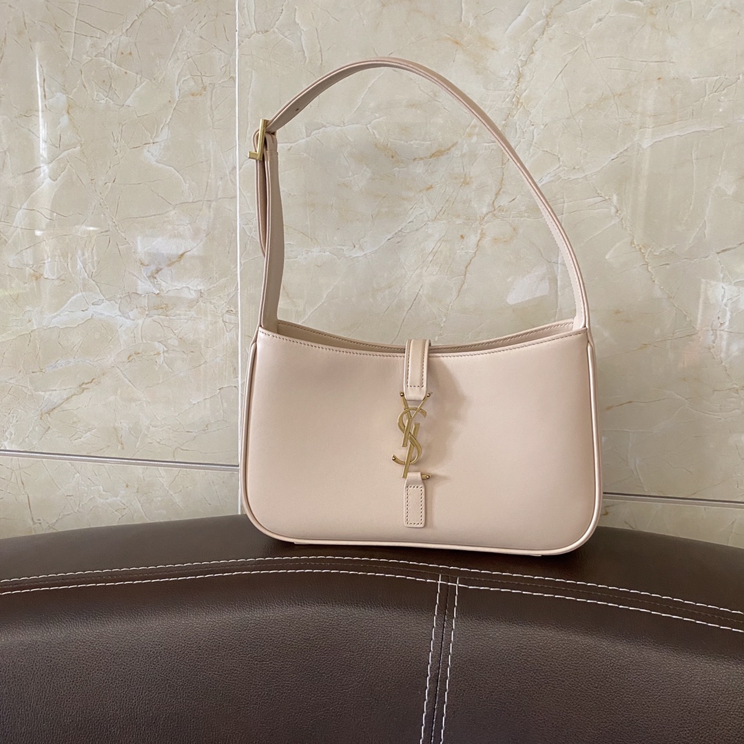 LE 5 À 7 HOBO BAG IN CROCODILE-EMBOSSED SHINY LEATHER1:1High-quality replica