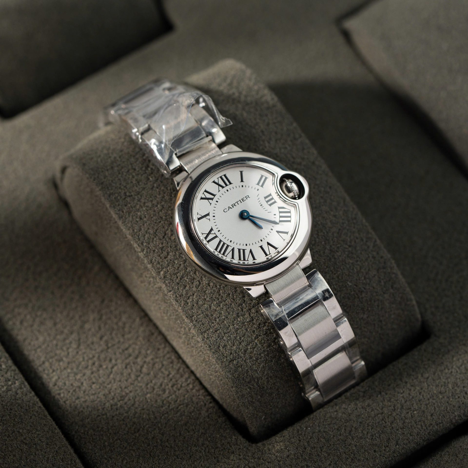 Cartier Ballon Bleu Women s Replica Watch Swiss Quartz Movement Metal Strap 28mm - Top club