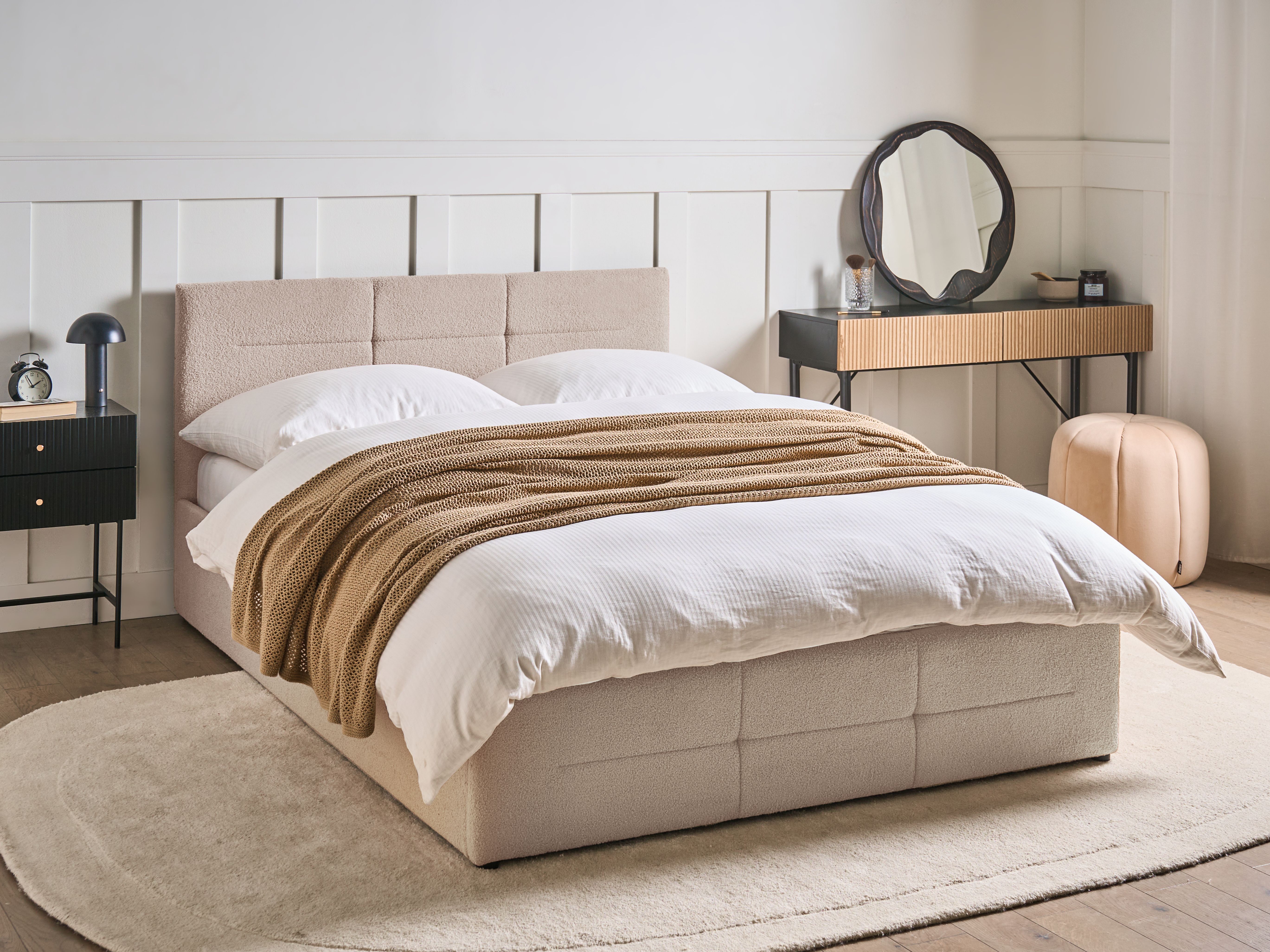 Ottoman Bed Boucle MASSOGNES 140 x 200 cm Beige