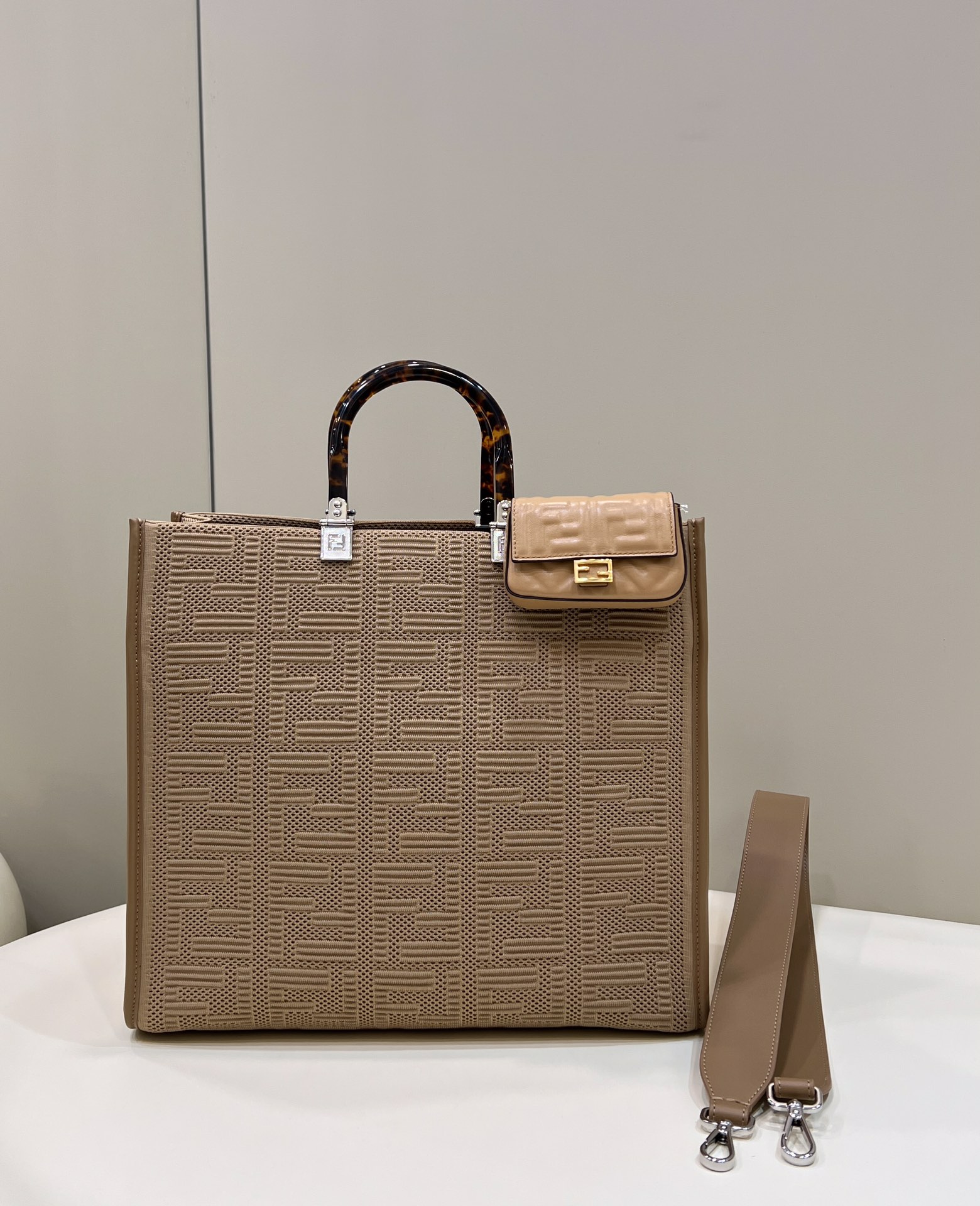Fendi Sunshine tote - Replicaclubs