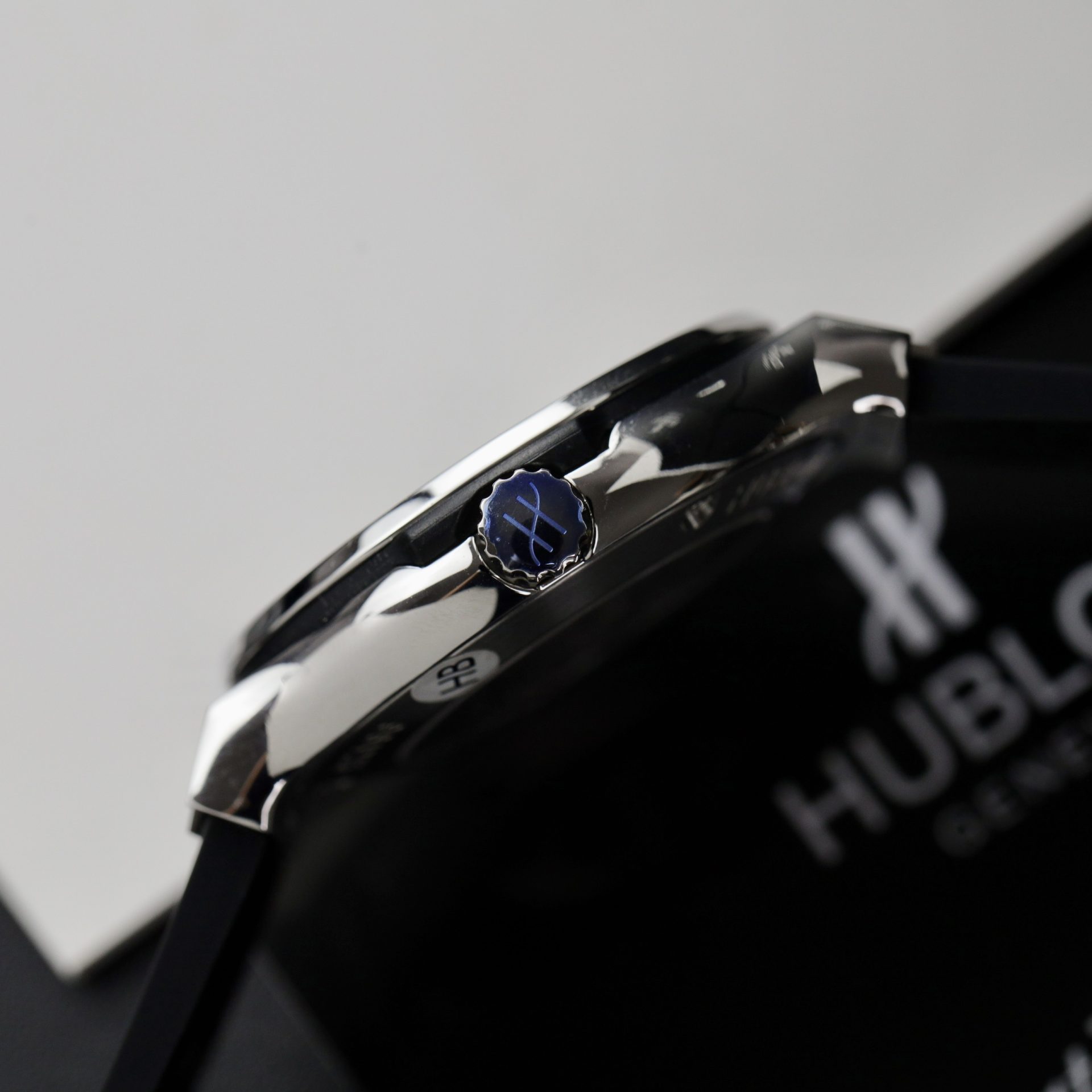 Hublot Replica 1:1 Watch Classic Fusion Black Moissanite Diamonds Factory HB 42mm - Top club
