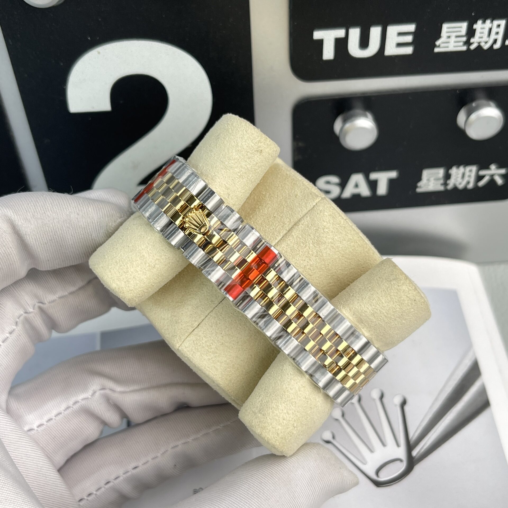 Rolex DateJust Women s Replica Watch With Stone Bezel Champagne Dial EW Factory 31mm - Top club