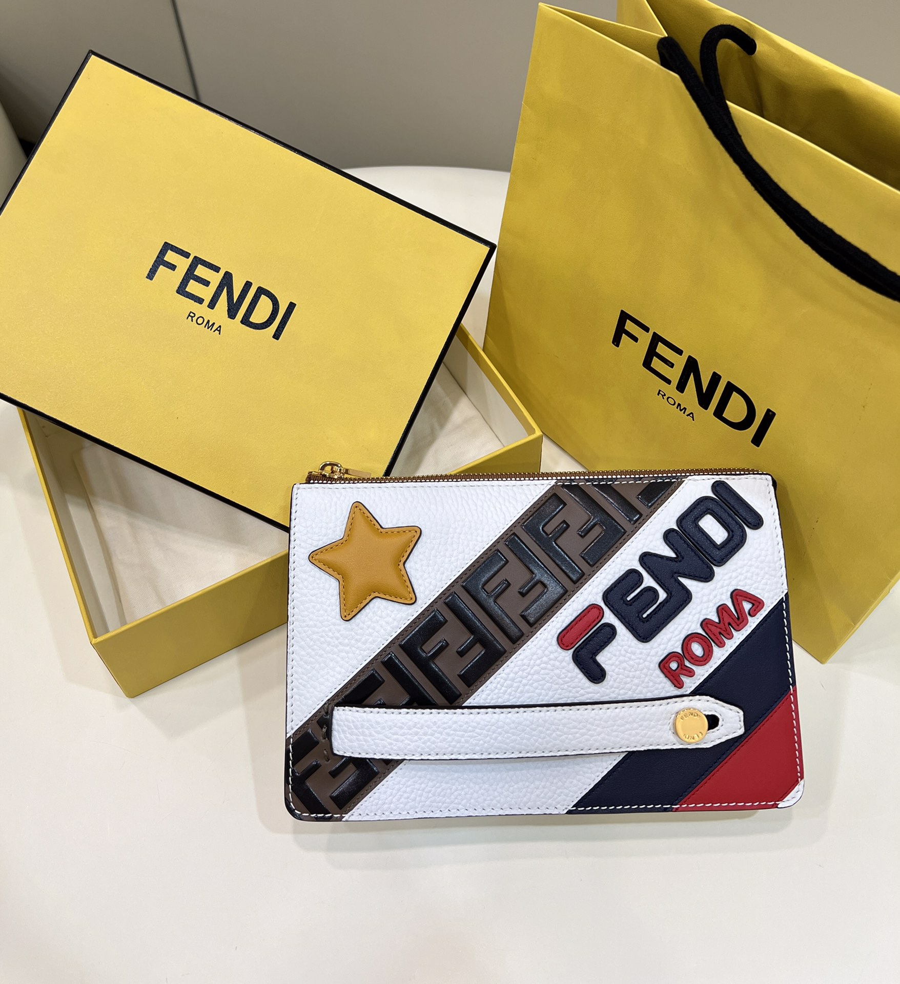 Fendi clutch - Replicaclubs