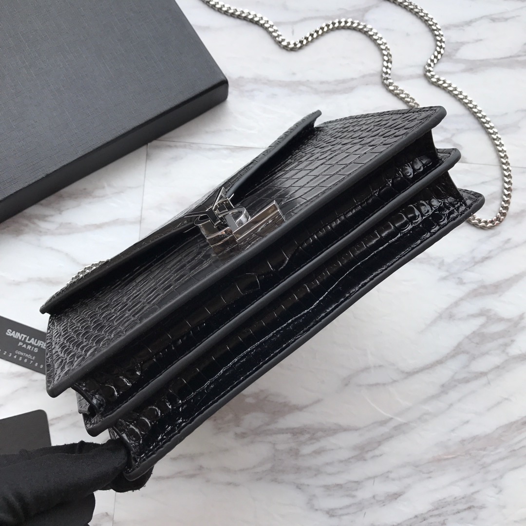 CASSANDRA MONOGRAM CLASP BAG IN CROCODILE EMBOSSED SHINY LEATHER1:1High-quality replica