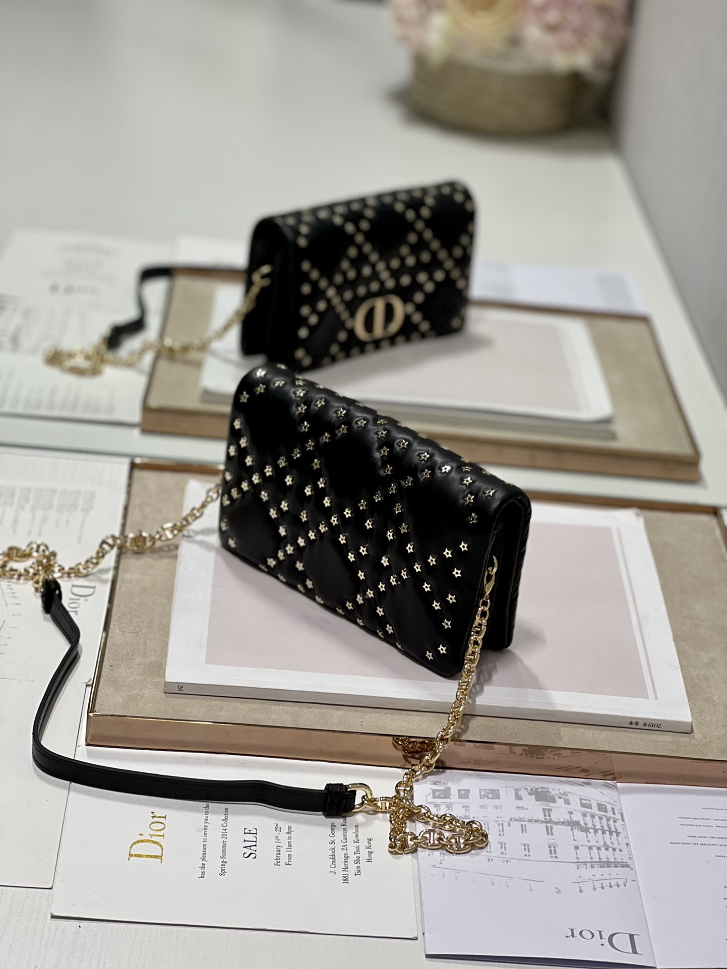 Caro Macrocannage Pouch Black/White For Women 7.5in/19.5cm S5135BNHH_M9001:1High-quality replica