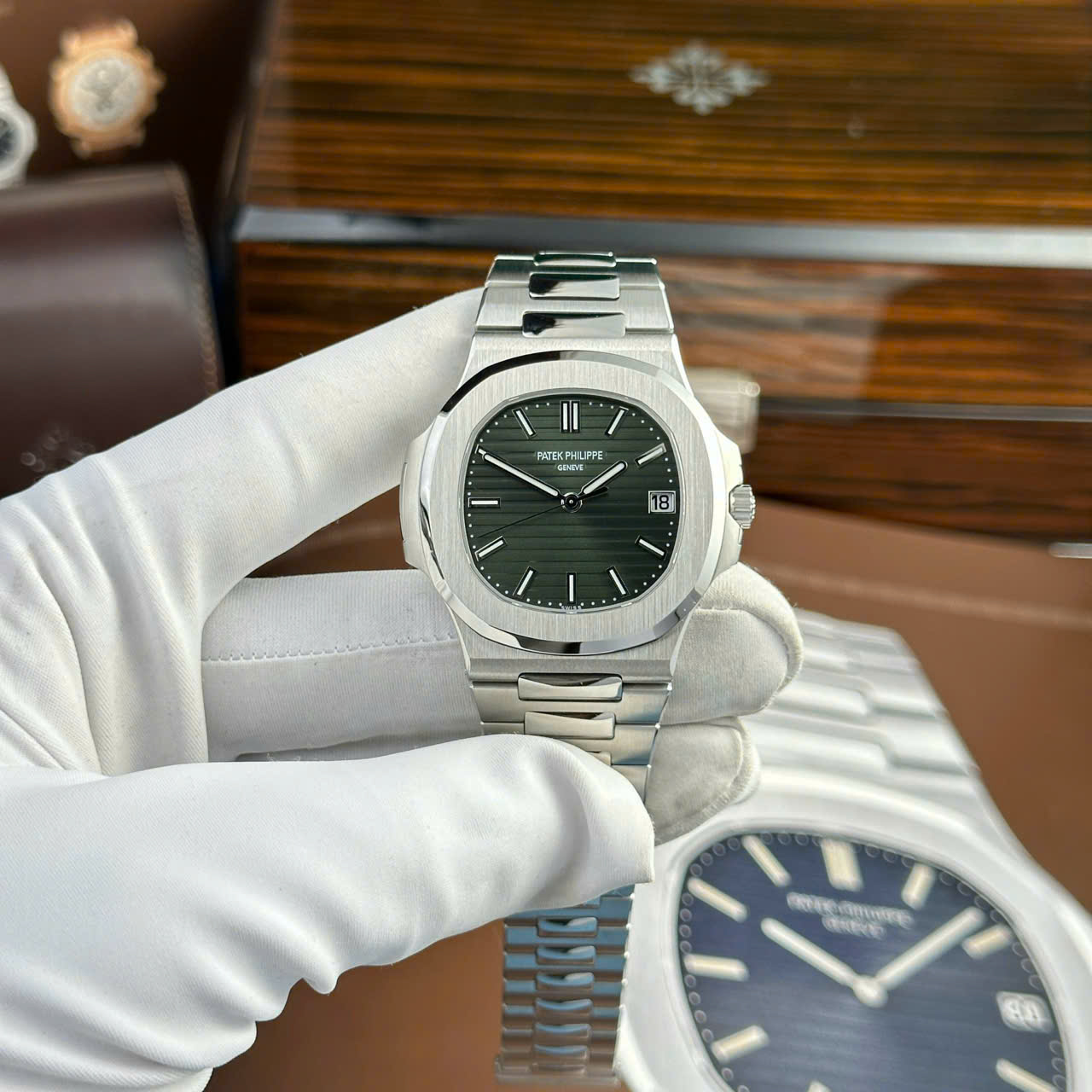 Patek Philippe Nautilus 5711 Refined Full Options Green Dial Best Top Quality Watch 40mm - Elite Watch Atelier