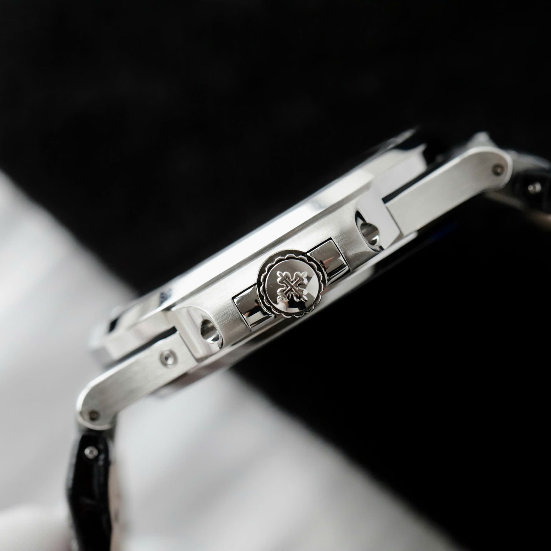 Patek Philippe Nautilus 5724R Replica Watches Blue Dial Full Function PPF FActory 40mm - Top club