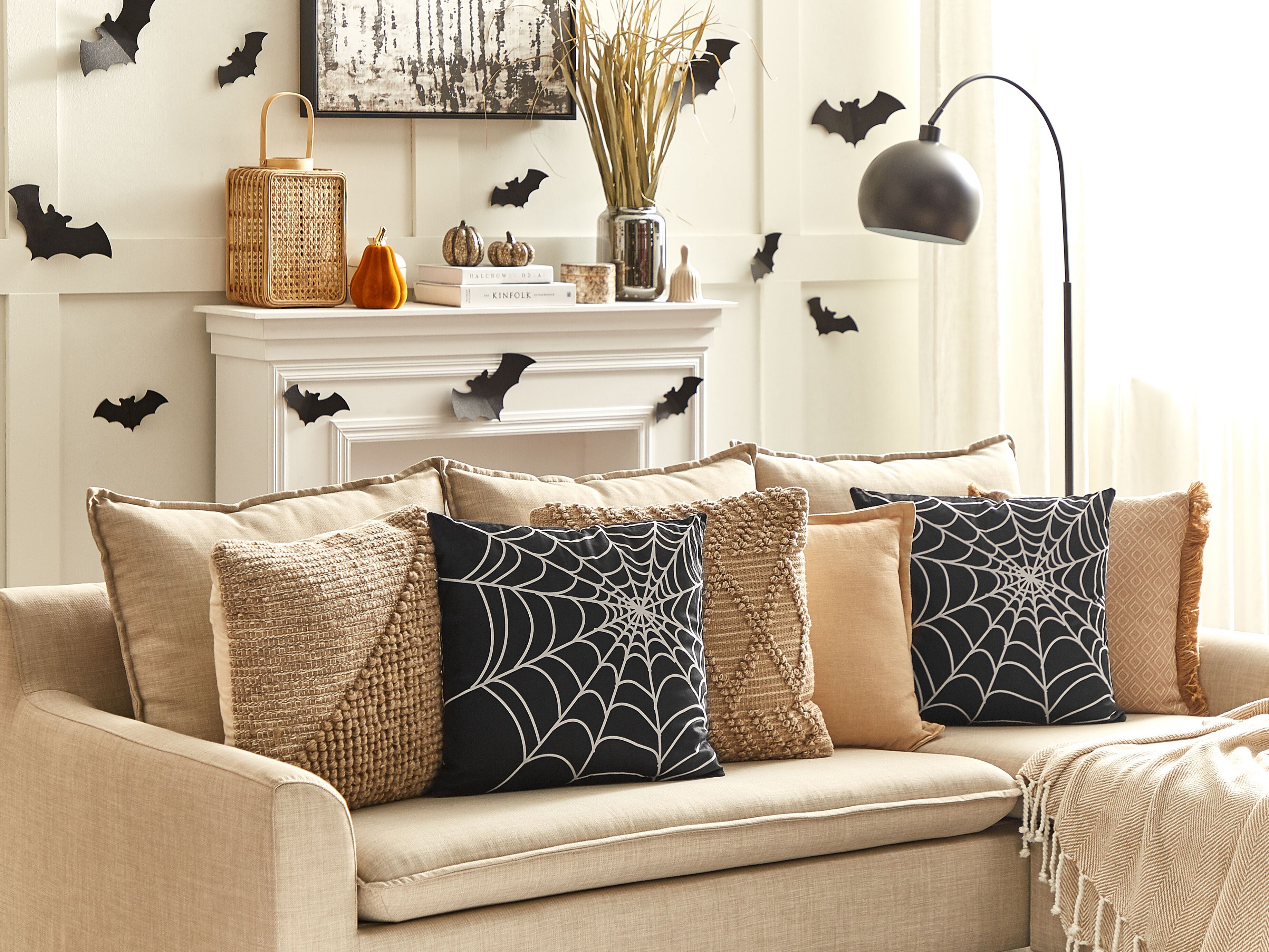 Set of 2 Decorative Cushions LYCORIS Velvet 45 x 45 cm Black Abstract Pattern