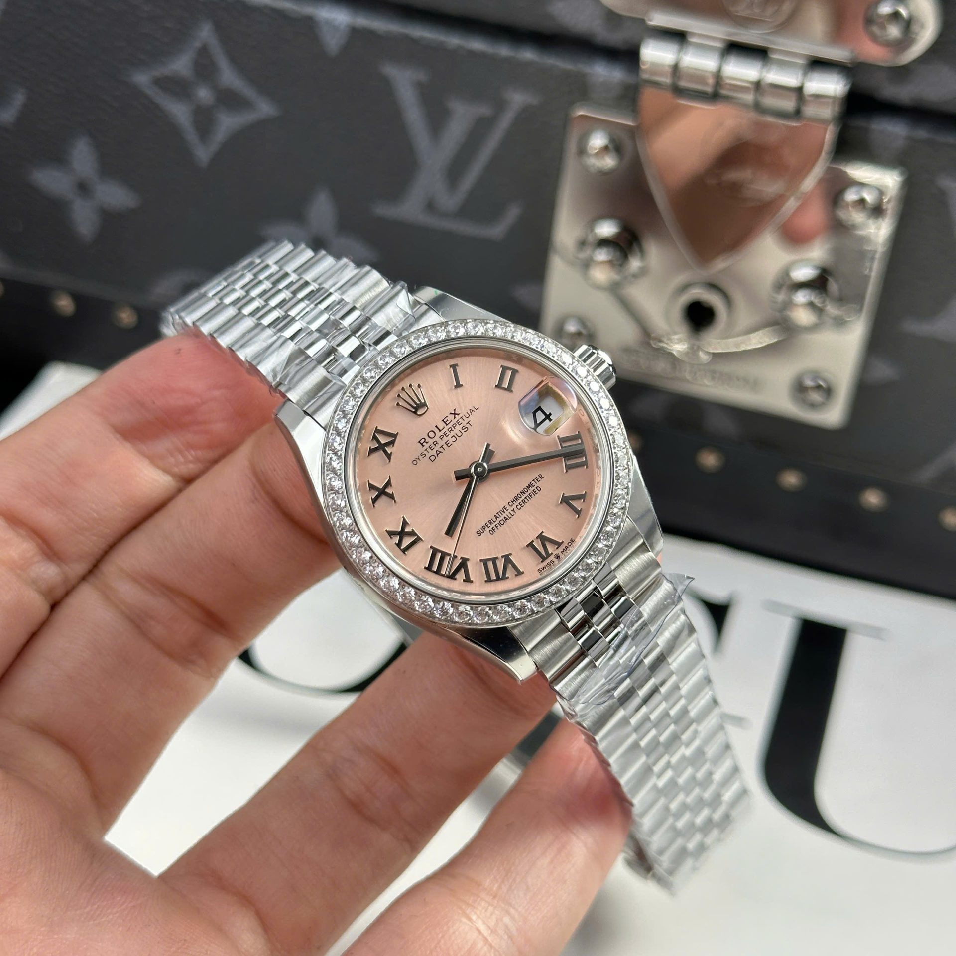 Rolex DateJust Replica Watch Women Dial Pink Bezel Diamonds CZ THB Factory 31mm - Elite Watch Atelier