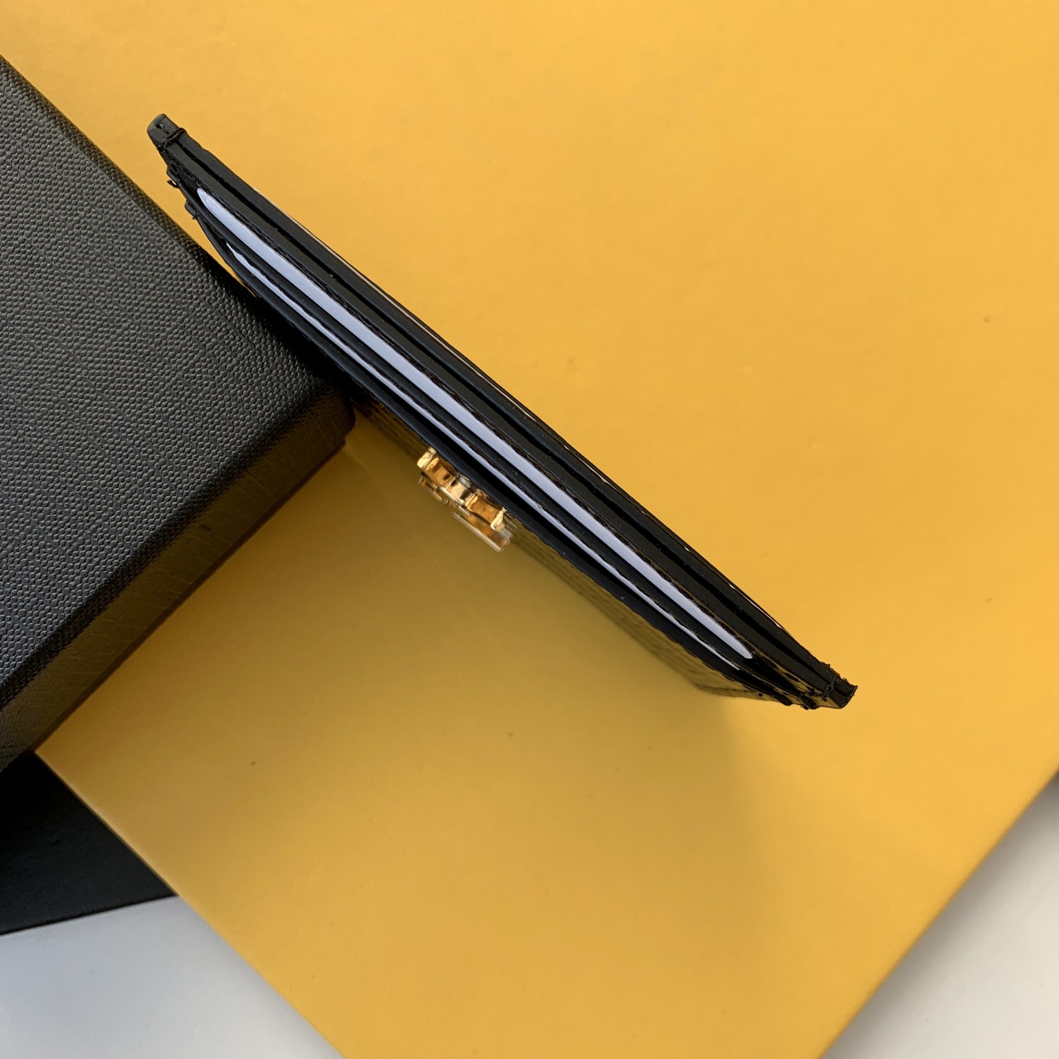 CASSANDRE MATELASSÉ CARD CASE IN GRAIN DE POUDRE EMBOSSED LEATHER1:1High-quality replica