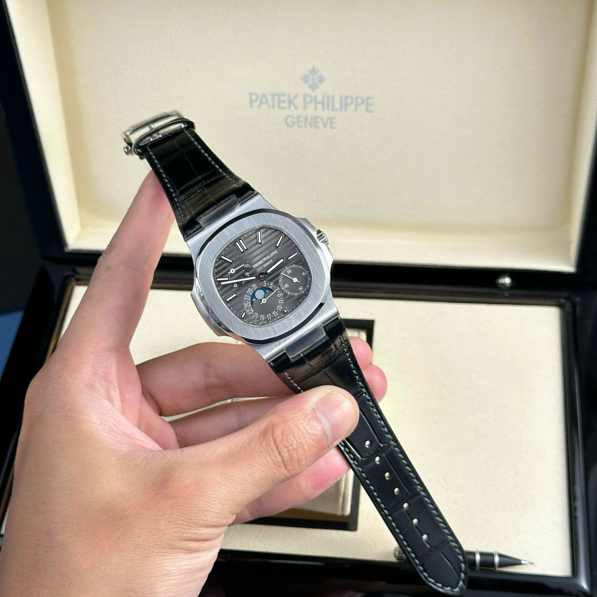 Patek Philippe Nautilus 5712 Gray Dial Best Replica Watch PPF Factory 40mm - Top club