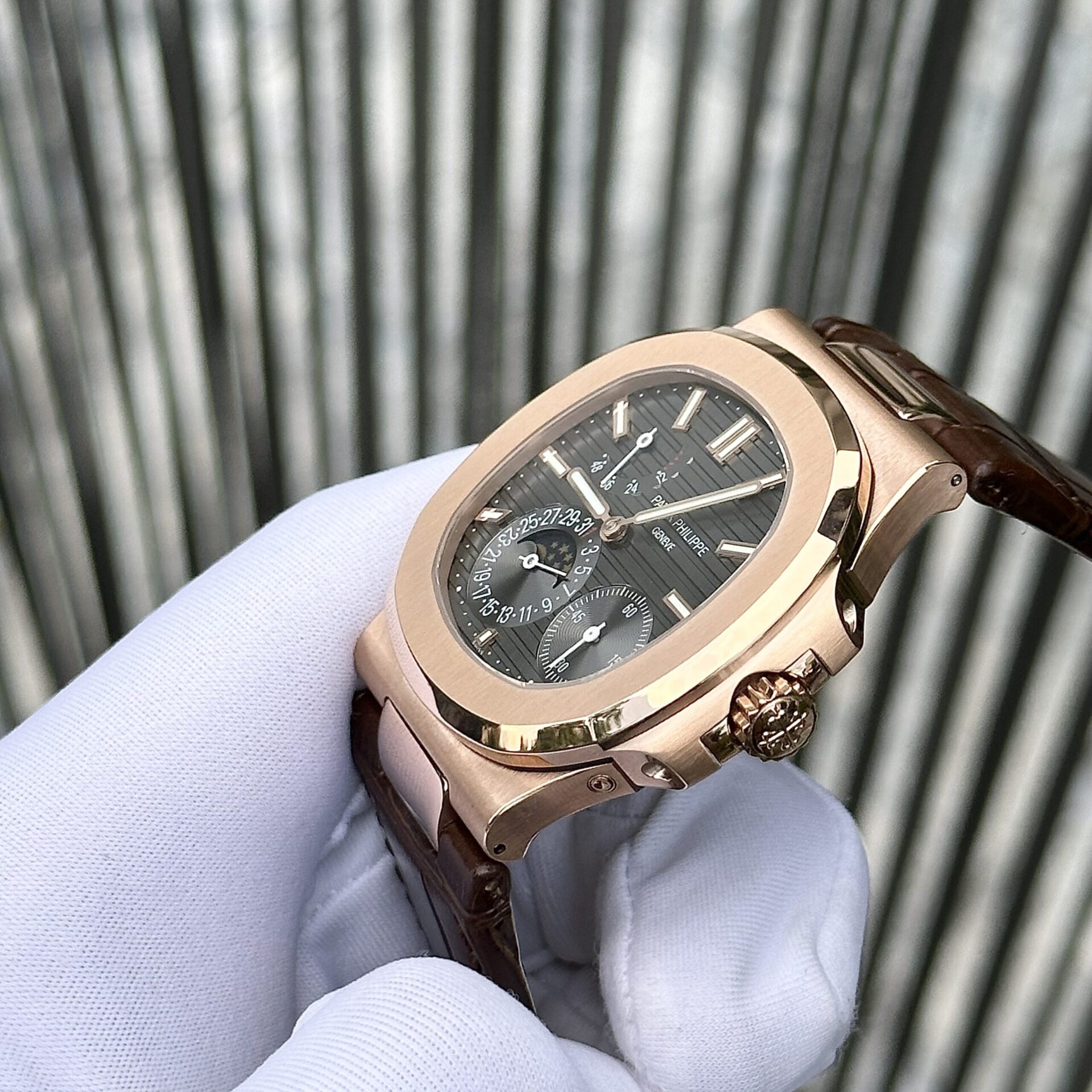 Patek Philippe Nautilus 5712 Rose Gold Replica Watch Leather Strap Factory GR 40mm - Top club