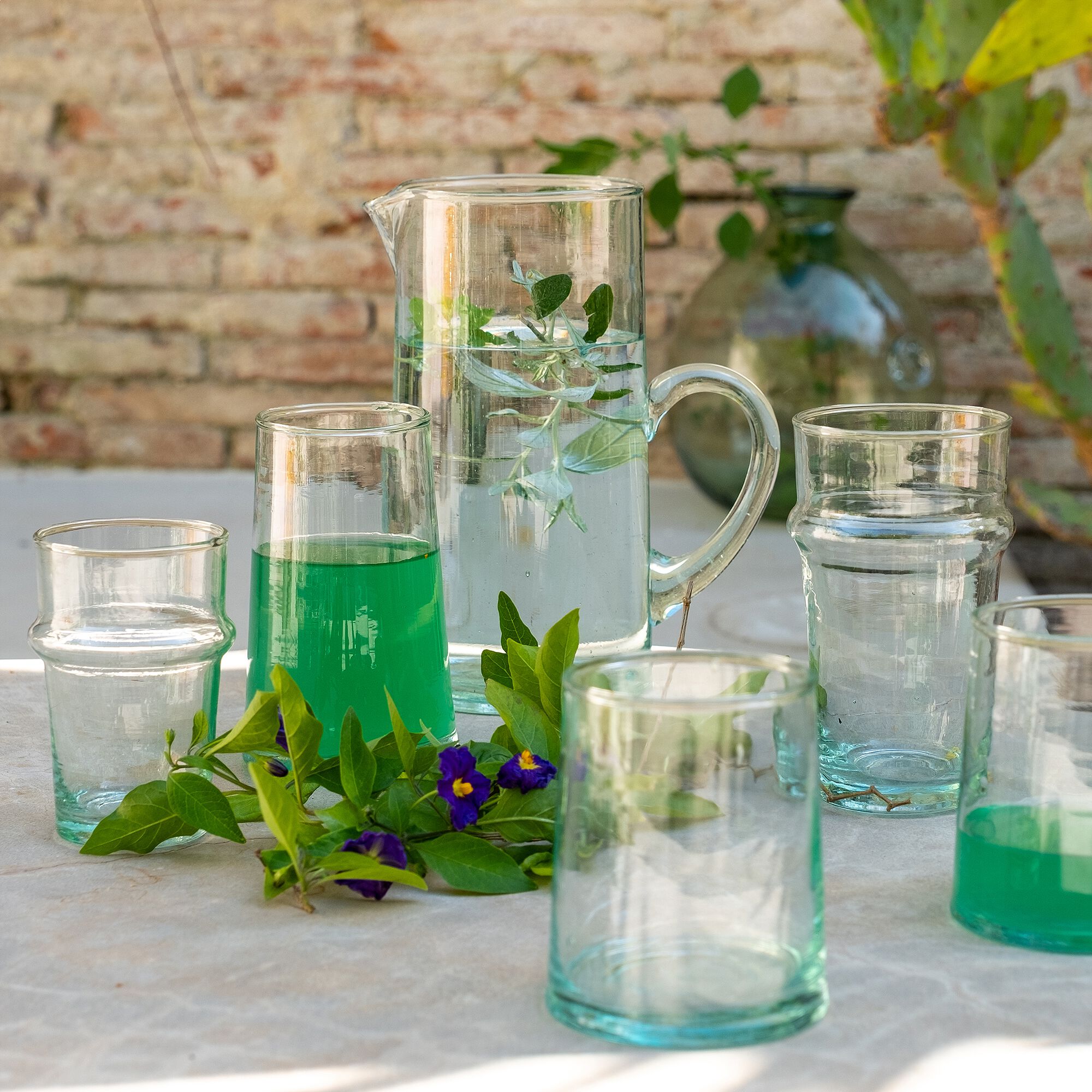 BELDI - Carafe avec anse en verre recyclé 1,1L - transparent