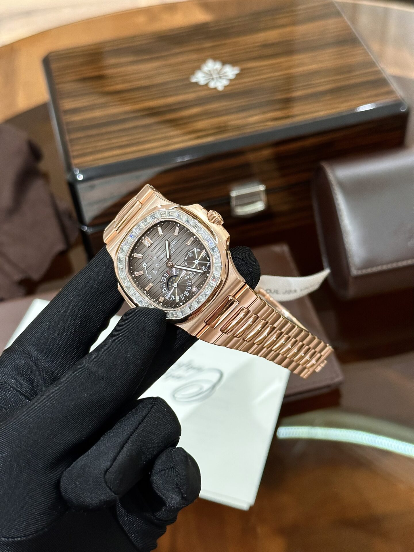 Patek Philippe Nautilus 5724 Replica Watch Gold Wrapped Diamond Moissanite 40mm - Top club