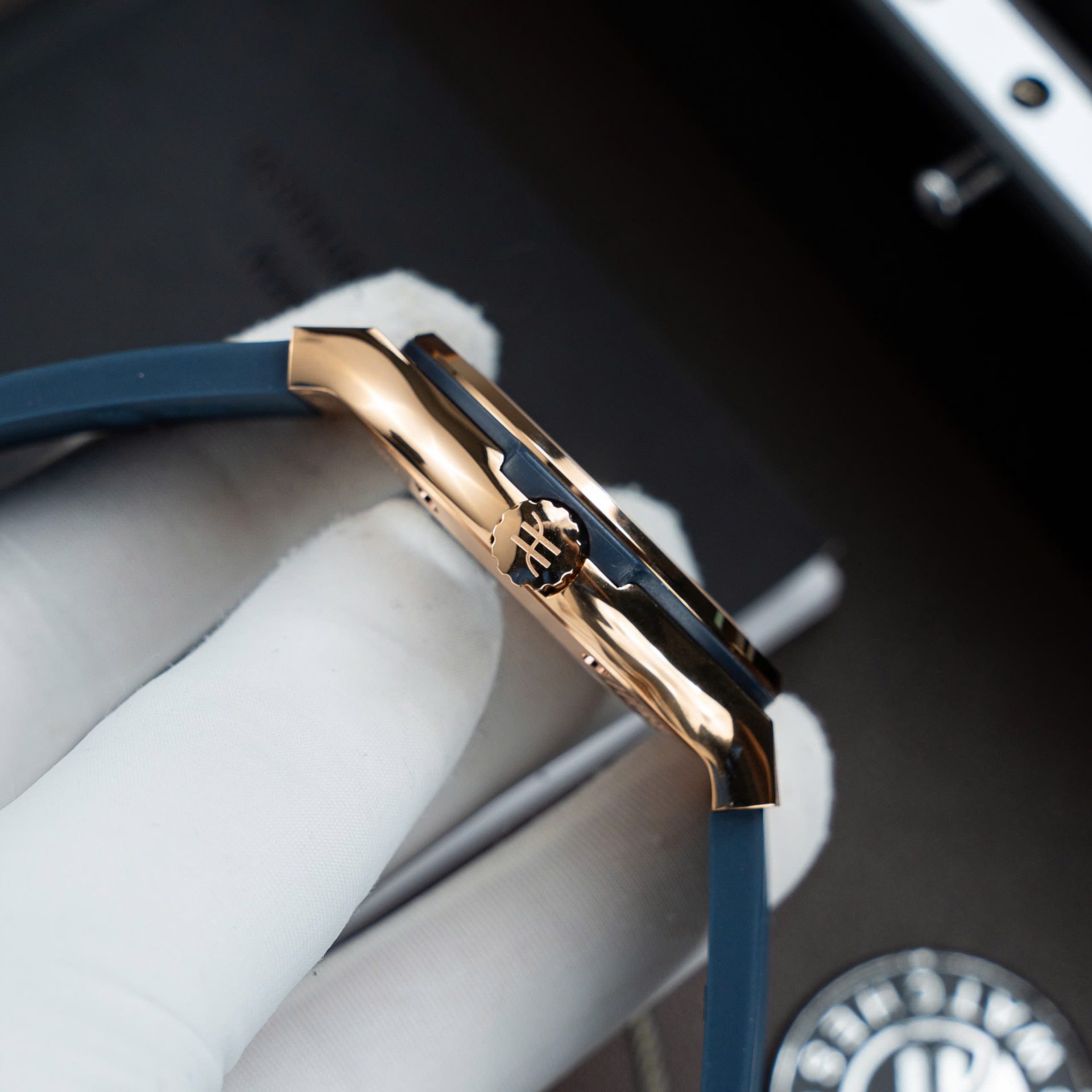 Hublot Copies Watches Classic Fusion King Gold Dial Blue Movement SW300 Rubber Strap 42mm - Top club