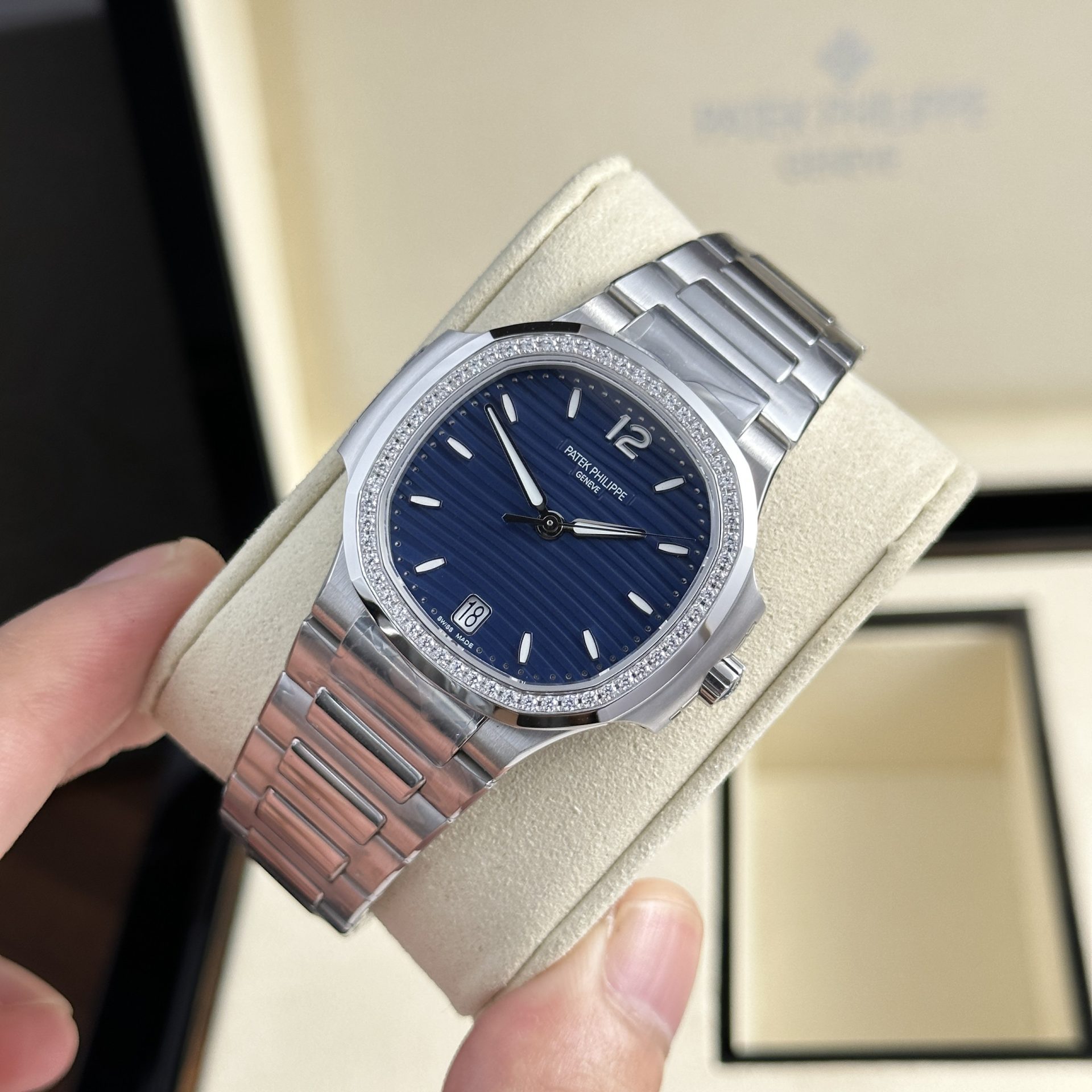 Patek Philippe Replica 1:1 Watch Nautilus 7118 Blue Dial With Stone 3K Factory 35.2mm - Top club