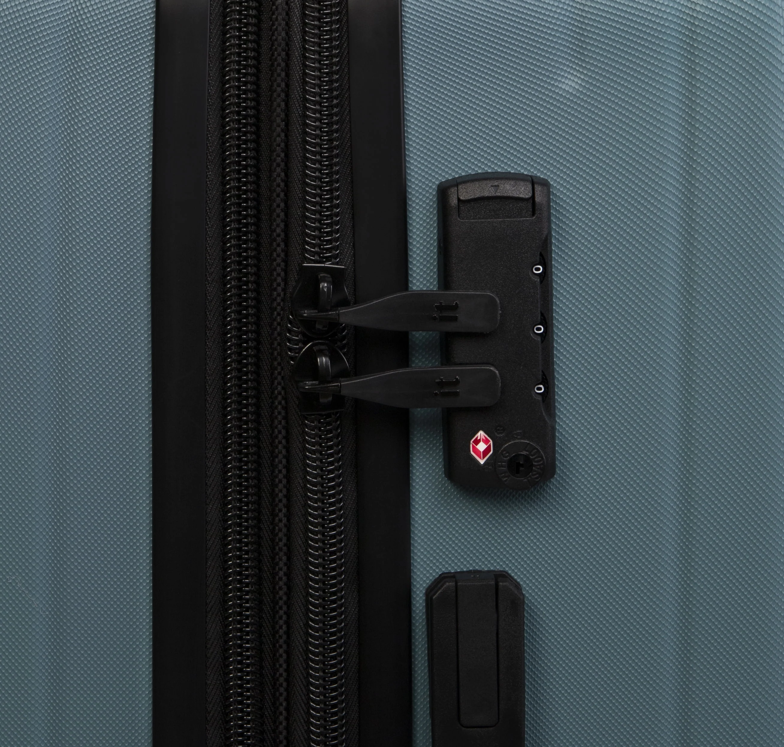 it luggage Legion 21" Hardside Carry-on 8 Wheel Expandable Spinner Luggage - Image 2