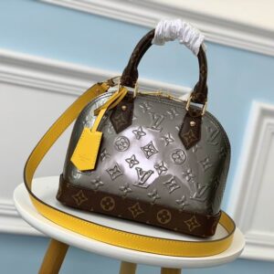  Lambskin Cassandre Chain Wallet – YB0121:1High-quality replica