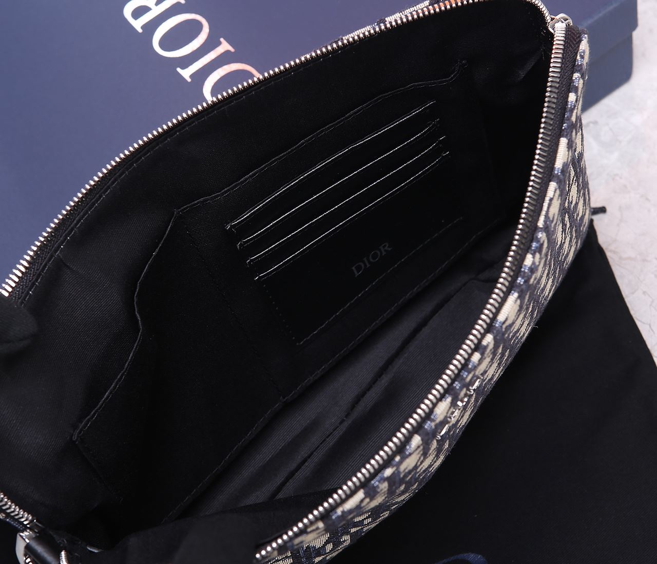 Oblique Jacquard Pouch Black/BeigeFor Women‎ 12in/30cm CD 2OBCA251YSE_H03E1:1High-quality replica