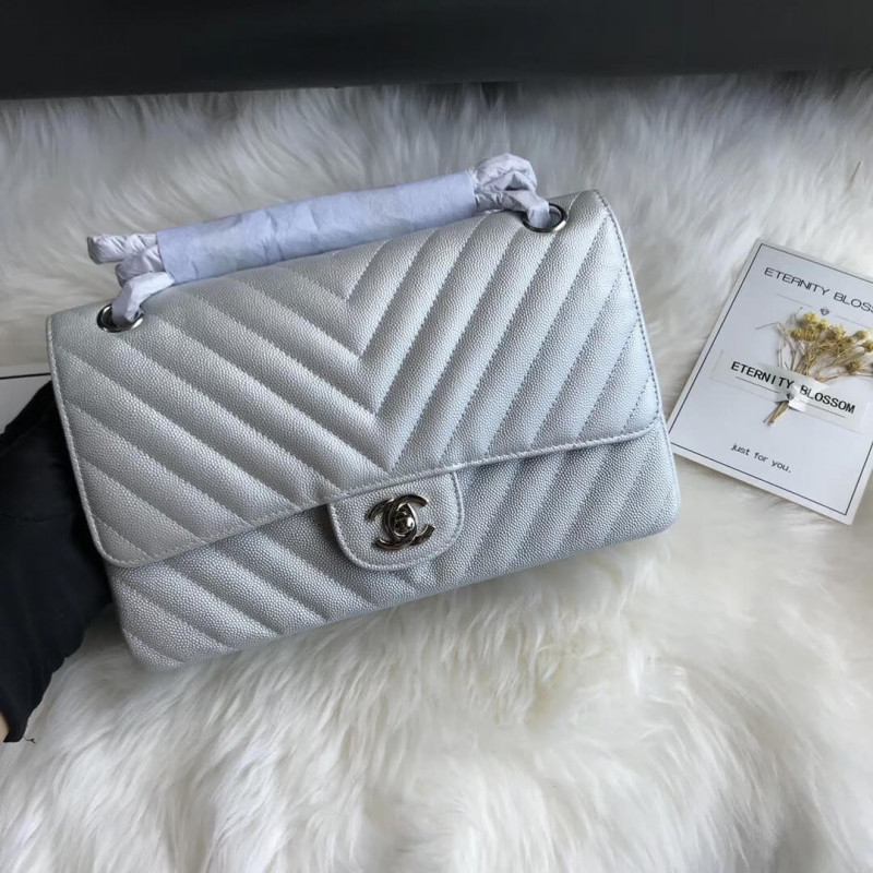 Replica Chanel Chevron Caviar Calfskin Classic Flap Bag A011121:1High-quality replica