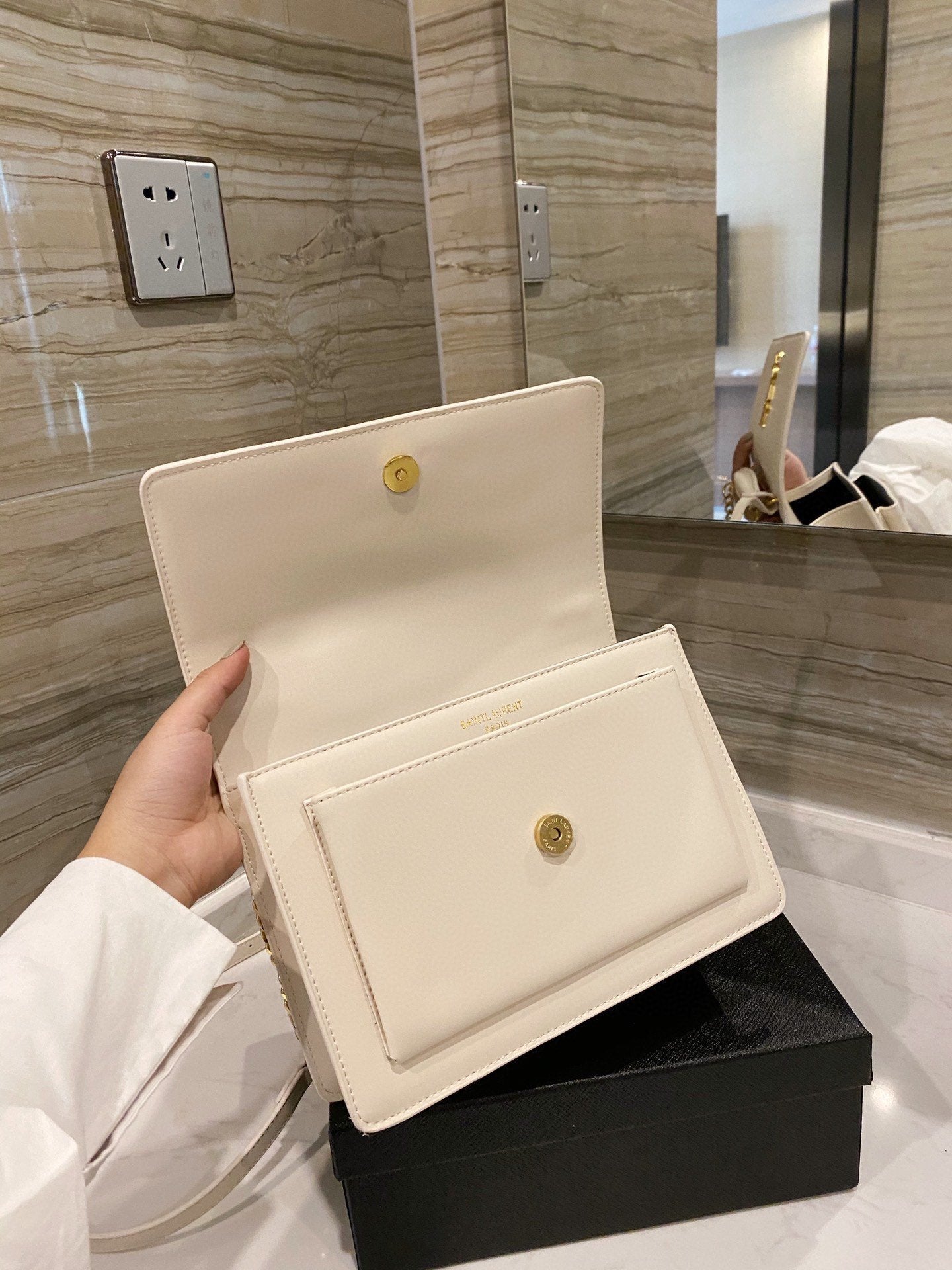 TO – Luxury Edition Bags SLY 1681:1High-quality replica