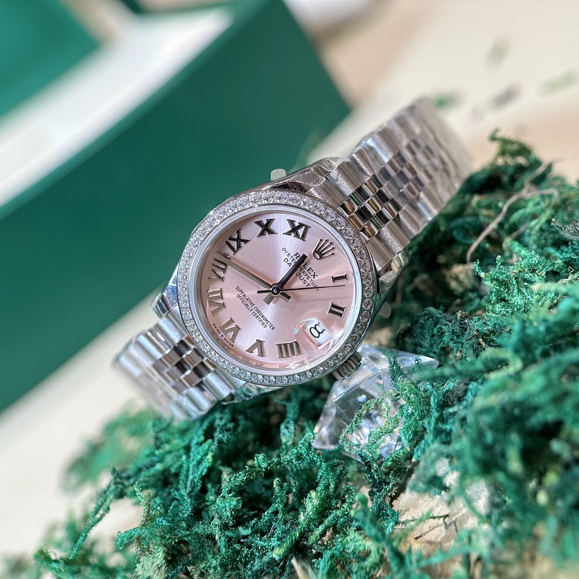 Rolex DateJust Replica Watch With Diamonds Pink Dial EW 31mm - Elite Watch Atelier