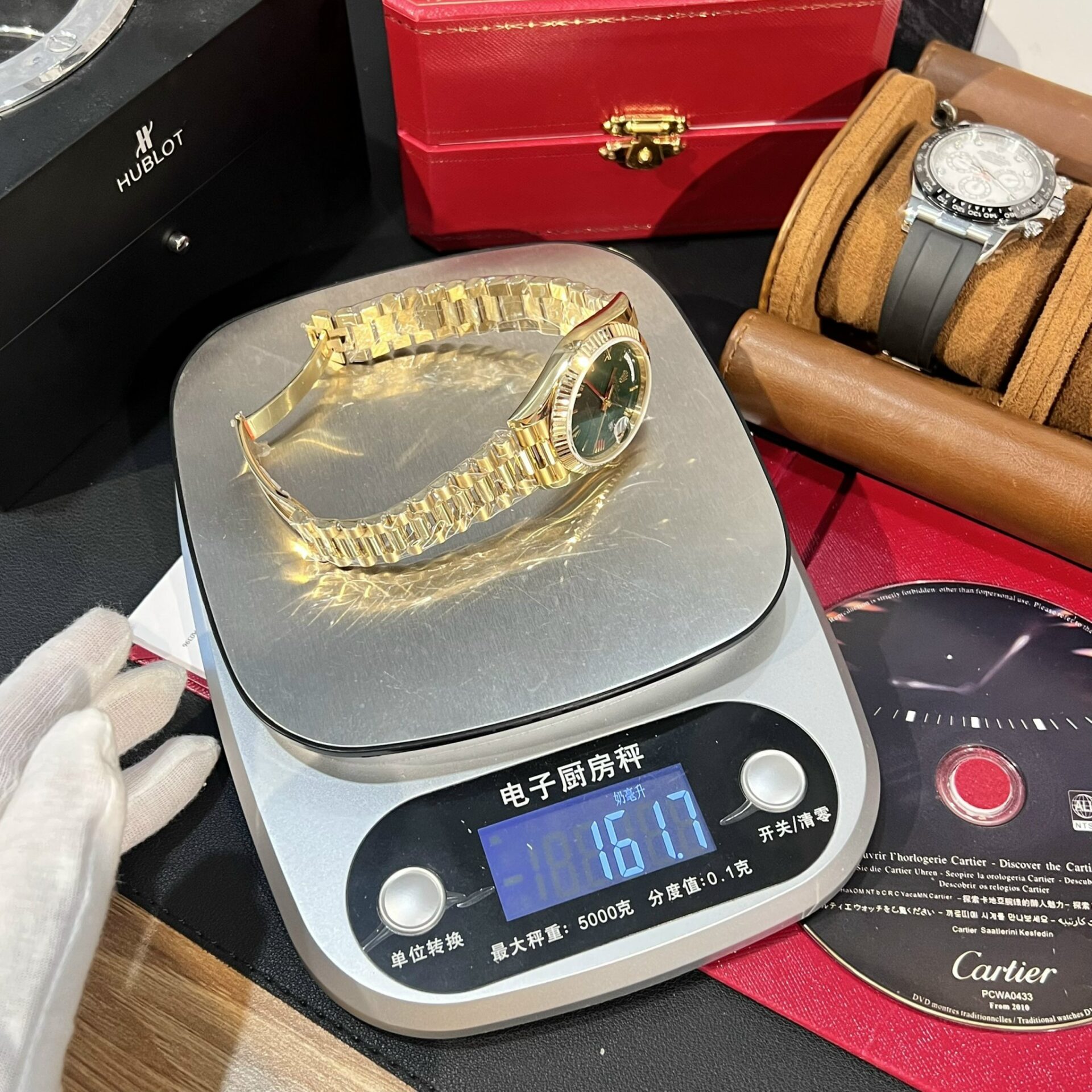 Rolex Replica 1:1 Watch Day-Date 228238 Green Dial Yellow Gold GM Factory V2 40mm - Elite Watch Atelier