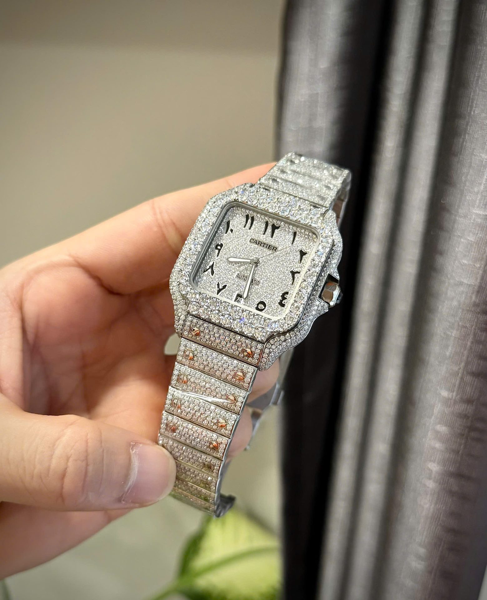 Cartier Santos Arabic Numeral Best Replica Watch Moissanite Diamonds Hong Kong 39.8mm - Top club