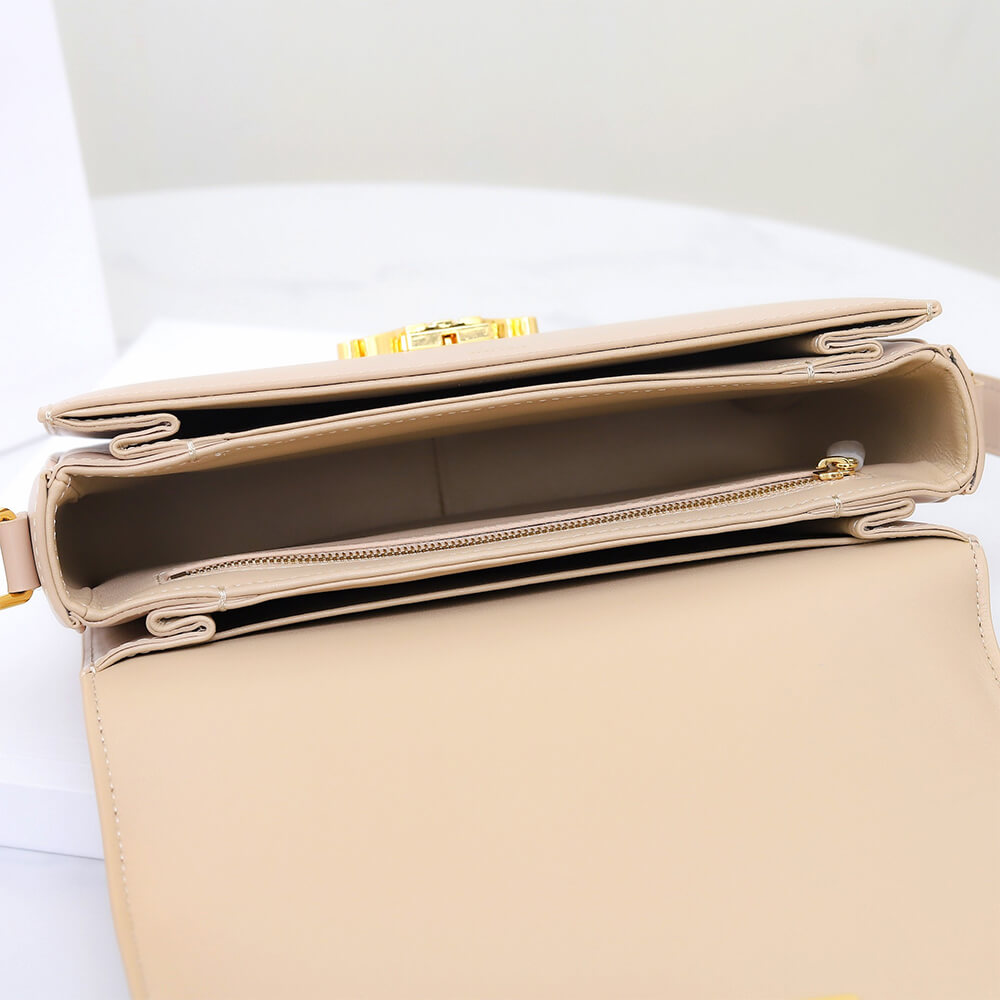 CELINE CLASSIQUE TRIOMPHE BAG in shiny calfskin(HIGH-END GRADE)1:1High-quality replica