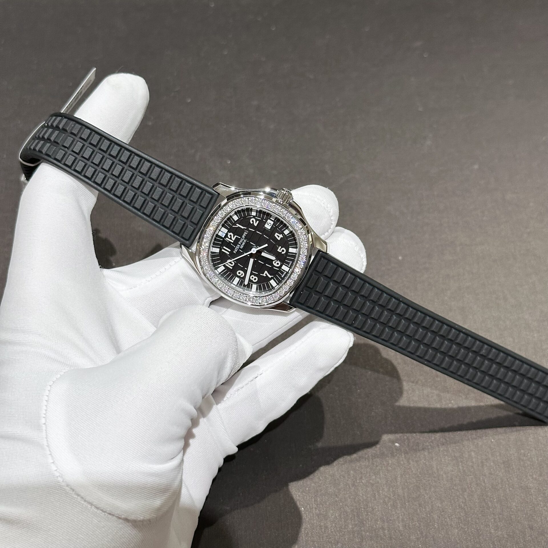 Patek Philippe Aquanaut 5067A Replica Watch Moissanite Diamond Black 35.6mm - Elite Watch Atelier
