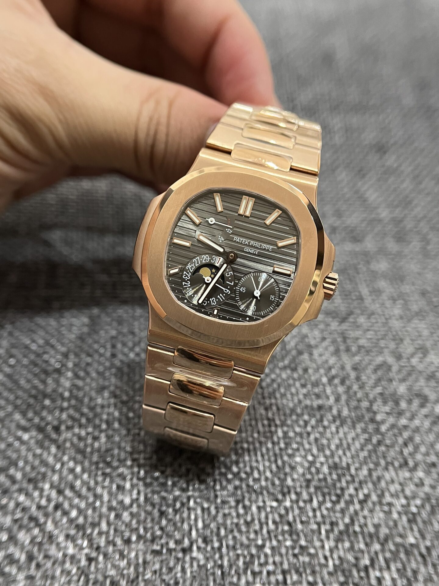 Patek Philippe Replica Watch Nautilus 5712R Gray Dial GR Factory 40mm - Elite Watch Atelier