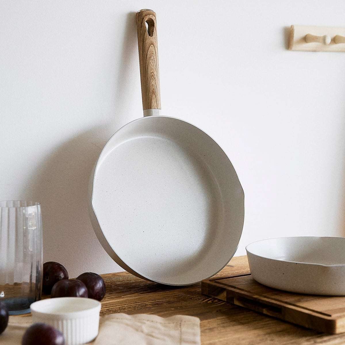 Patelnia LOREBURN z powłoką ceramiczną śmietankowa 28 cm