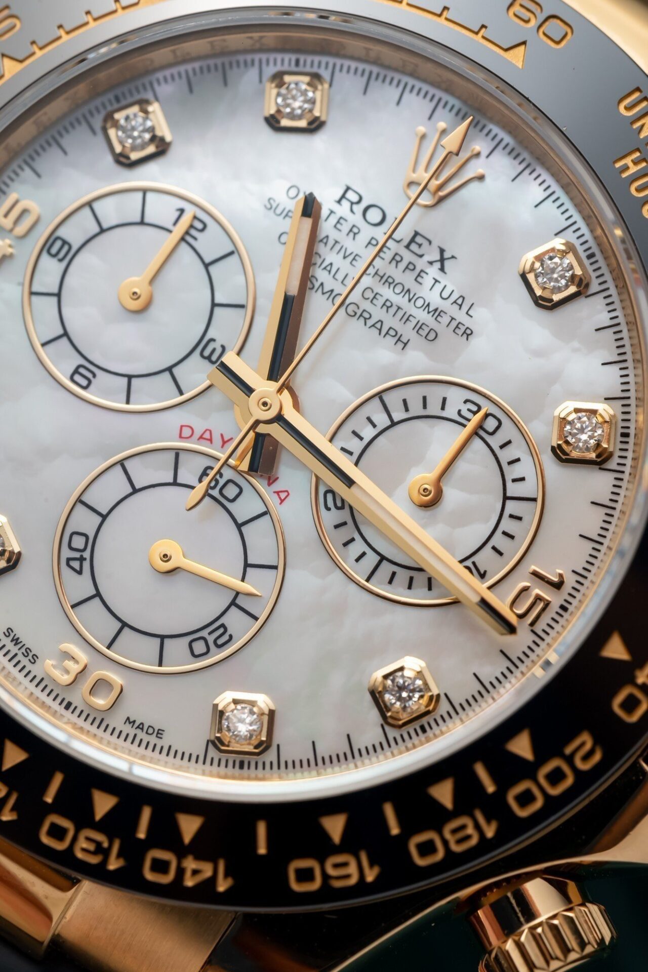 Rolex Daytona 116518 White Mother of Pearl Dial Rep 11 Watch With Moissanite Diamond Clean Factory 40mm - Elite Watch Atelier