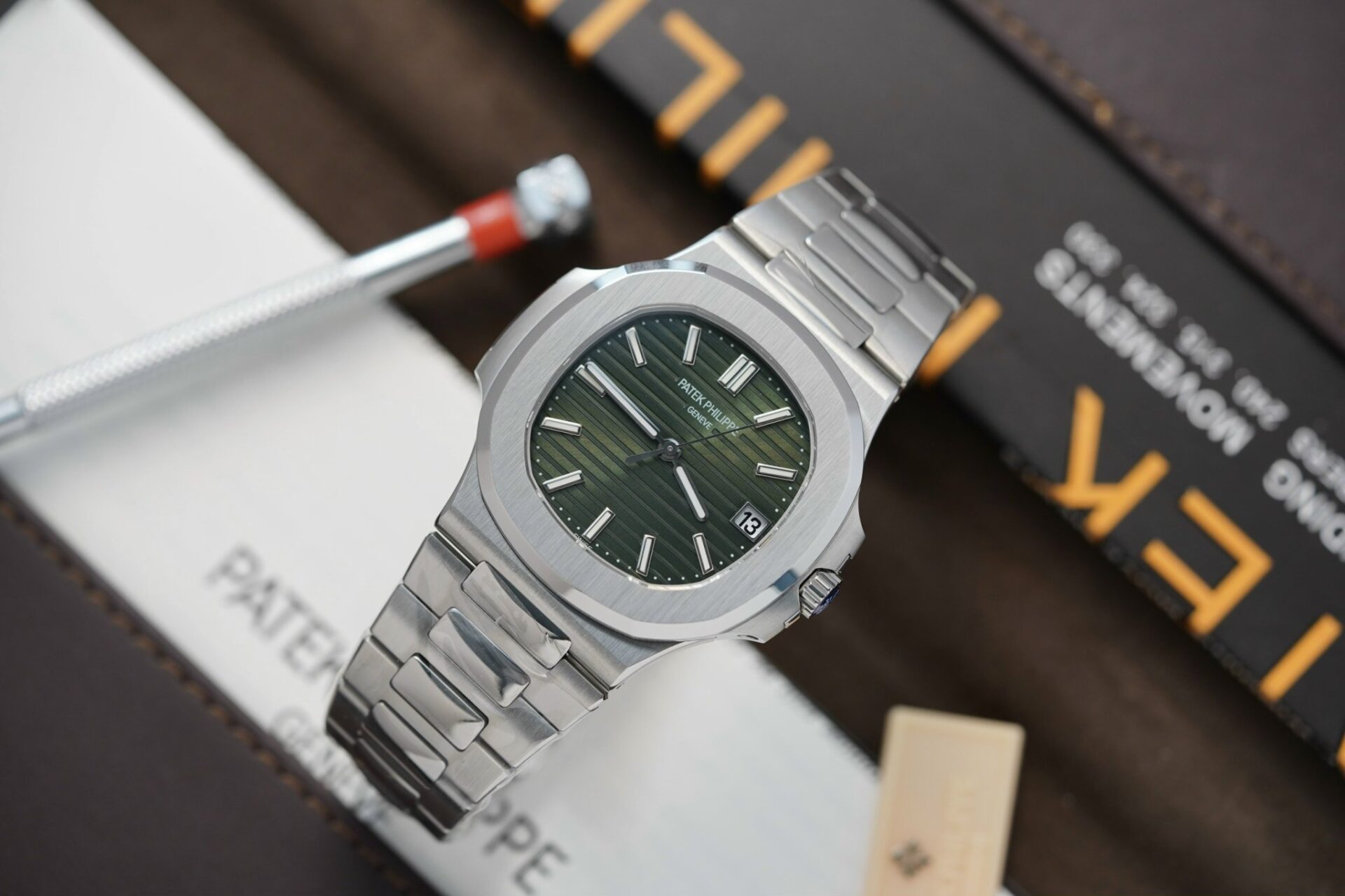 Patek Philippe Nautilus 5711 Green Dial Metal Strap Rep 1:1 Watch 3K 40mm - Elite Watch Atelier