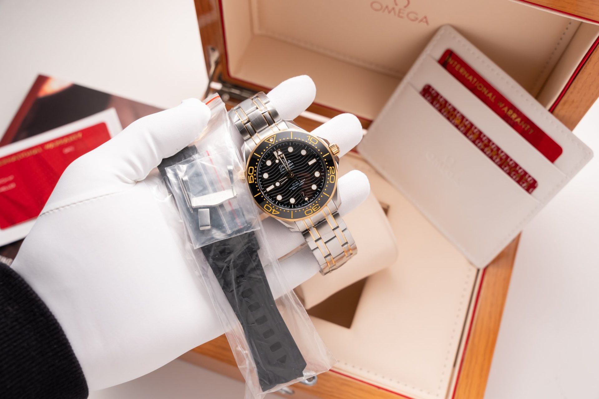 Omega Replica Watch Seamaster Demi Gold Black Dial VS Factory Demi Gold 42mm - Top club